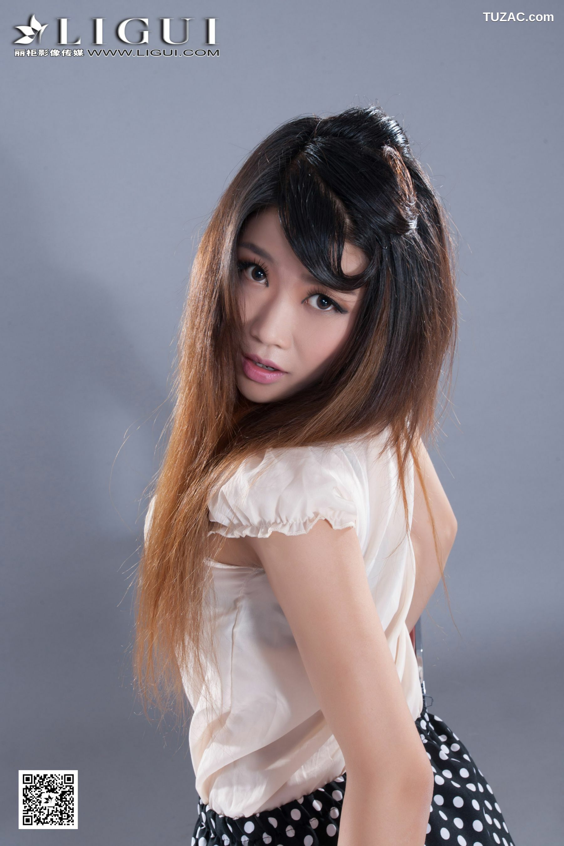 丽柜_ Model 怡萱《时尚丽人丝足高跟》美腿玉足写真图片[42P]