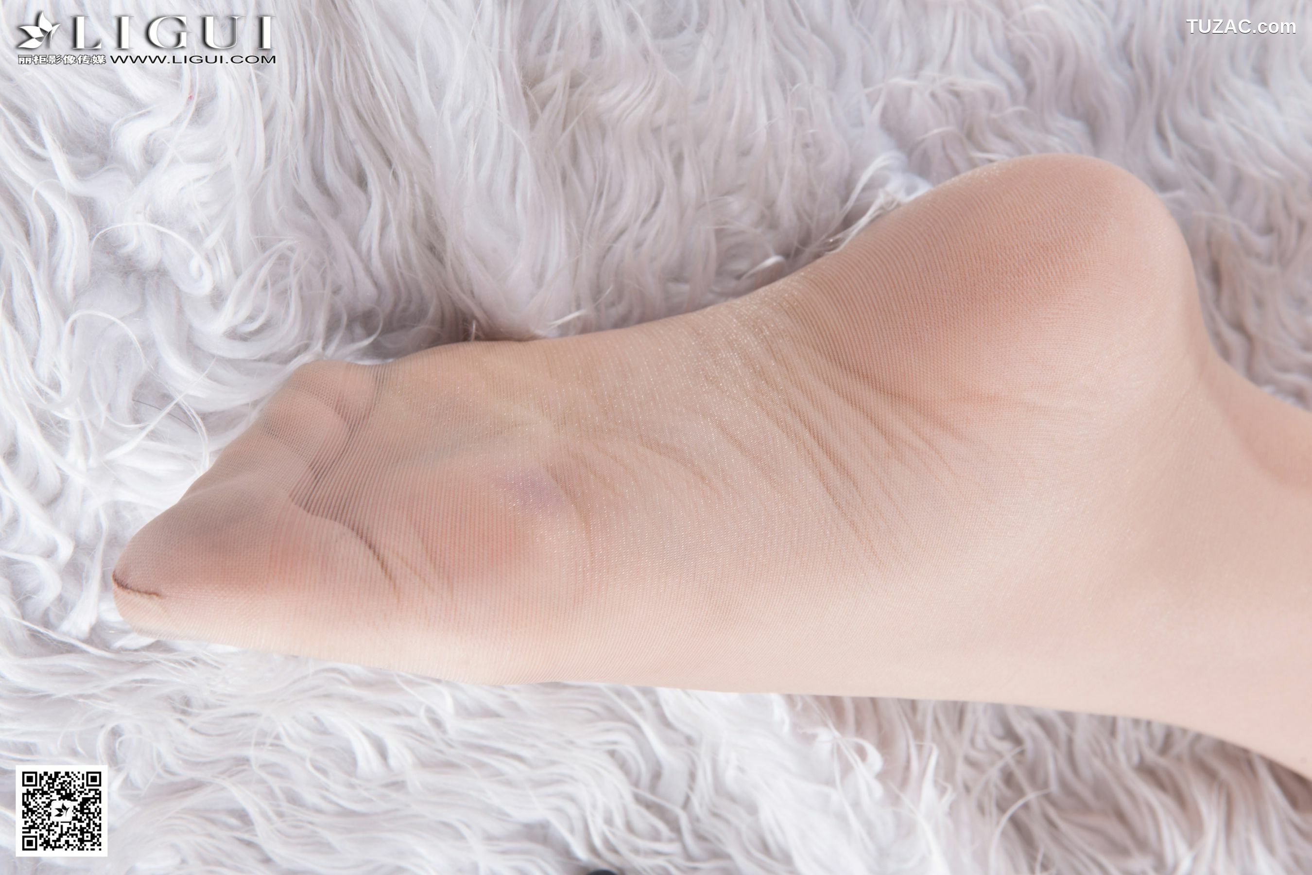 丽柜_ Model 怡萱《时尚丽人丝足高跟》美腿玉足写真图片[42P]