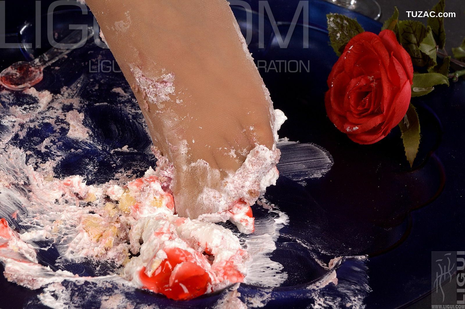 丽柜_ Model 慕子《美味的蛋糕》丝足写真集图片[40P]