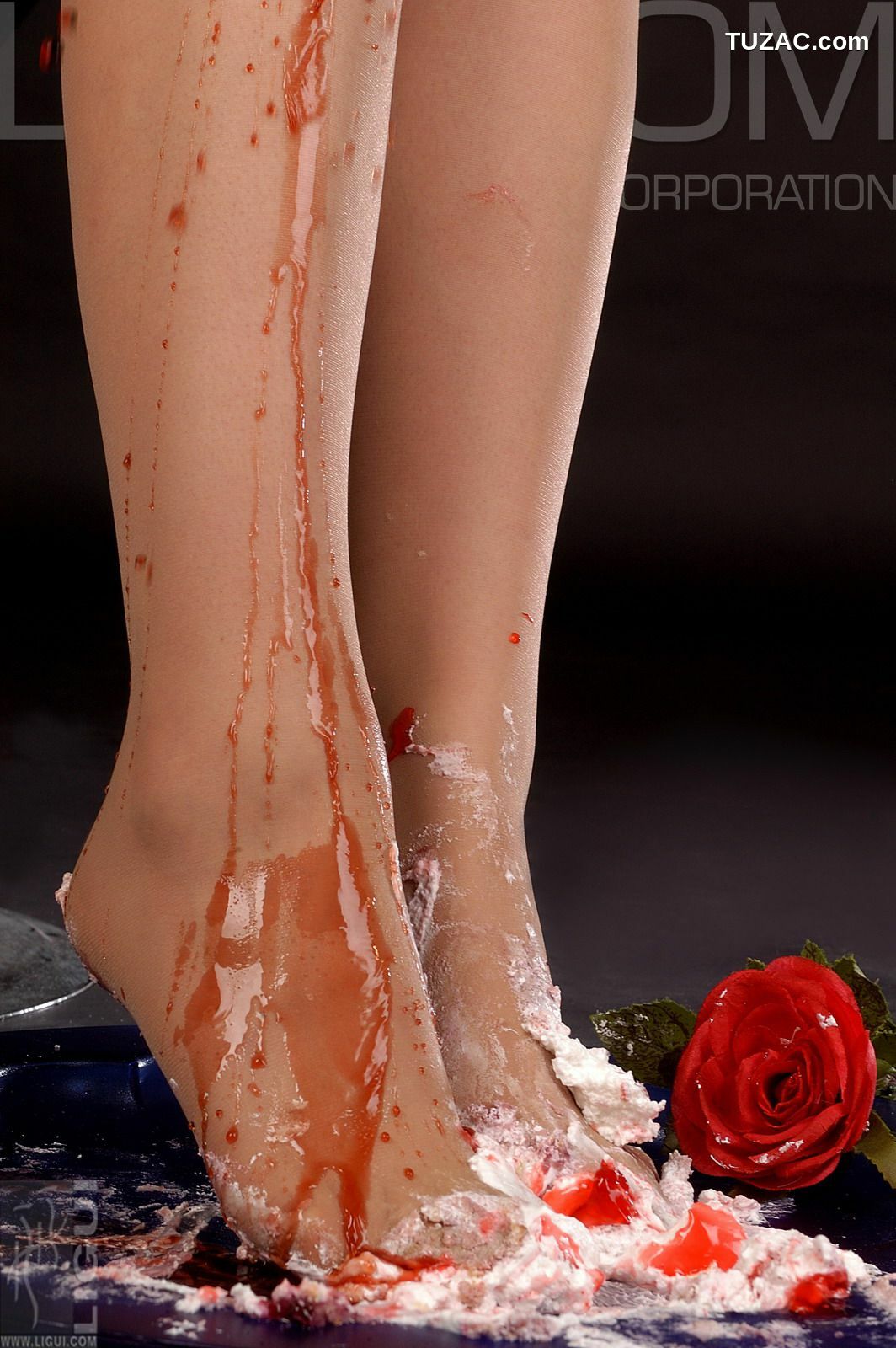 丽柜_ Model 慕子《美味的蛋糕》丝足写真集图片[40P]