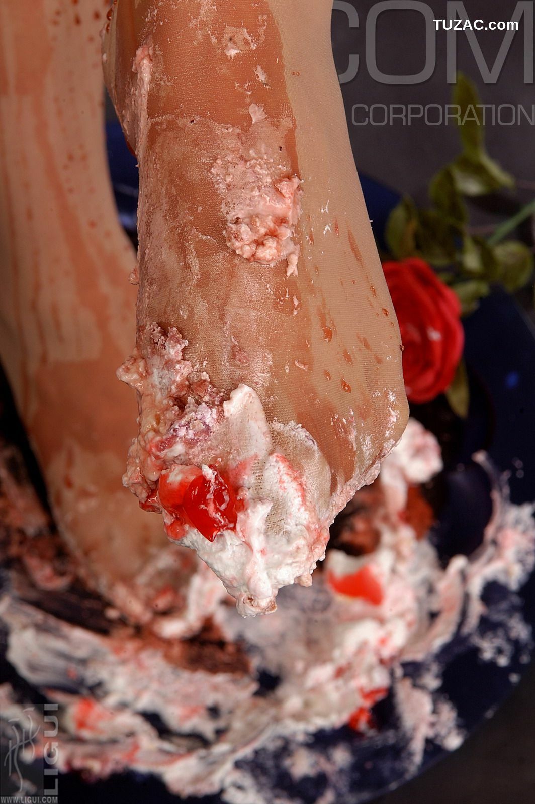 丽柜_ Model 慕子《美味的蛋糕》丝足写真集图片[40P]