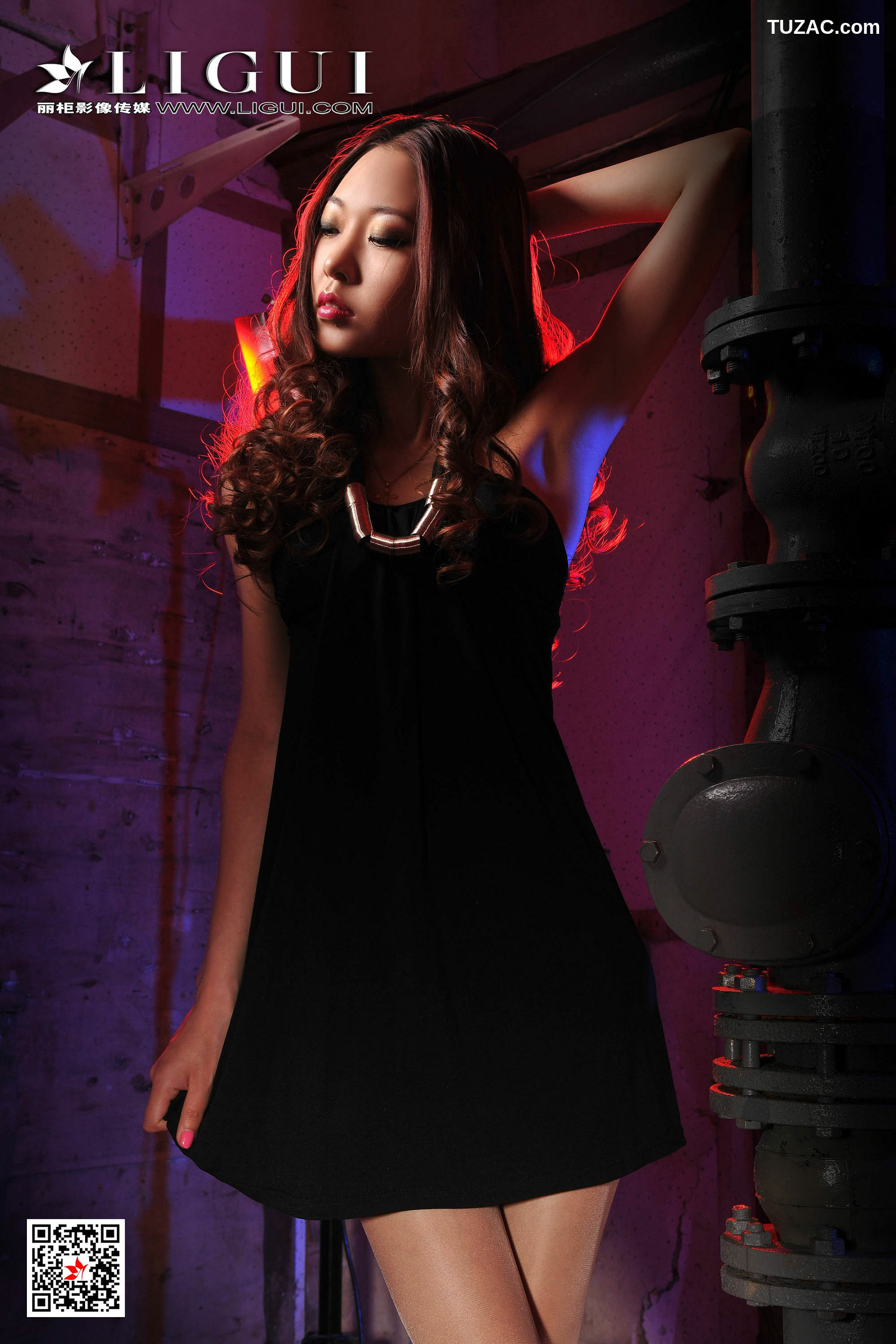 丽柜_ Model 文欣 《肉丝高跟女郎》 写真集[78P]