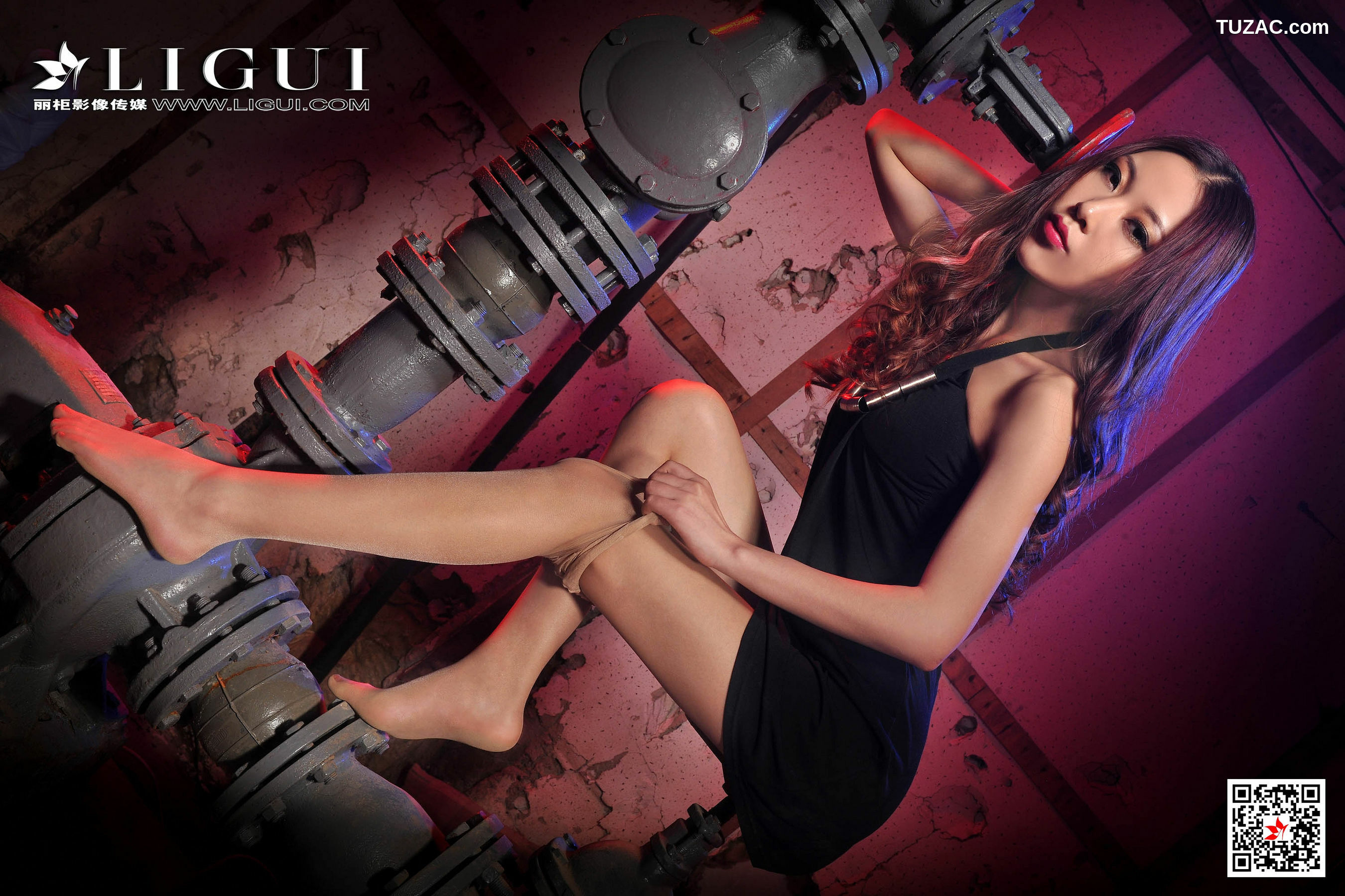 丽柜_ Model 文欣 《肉丝高跟女郎》 写真集[78P]