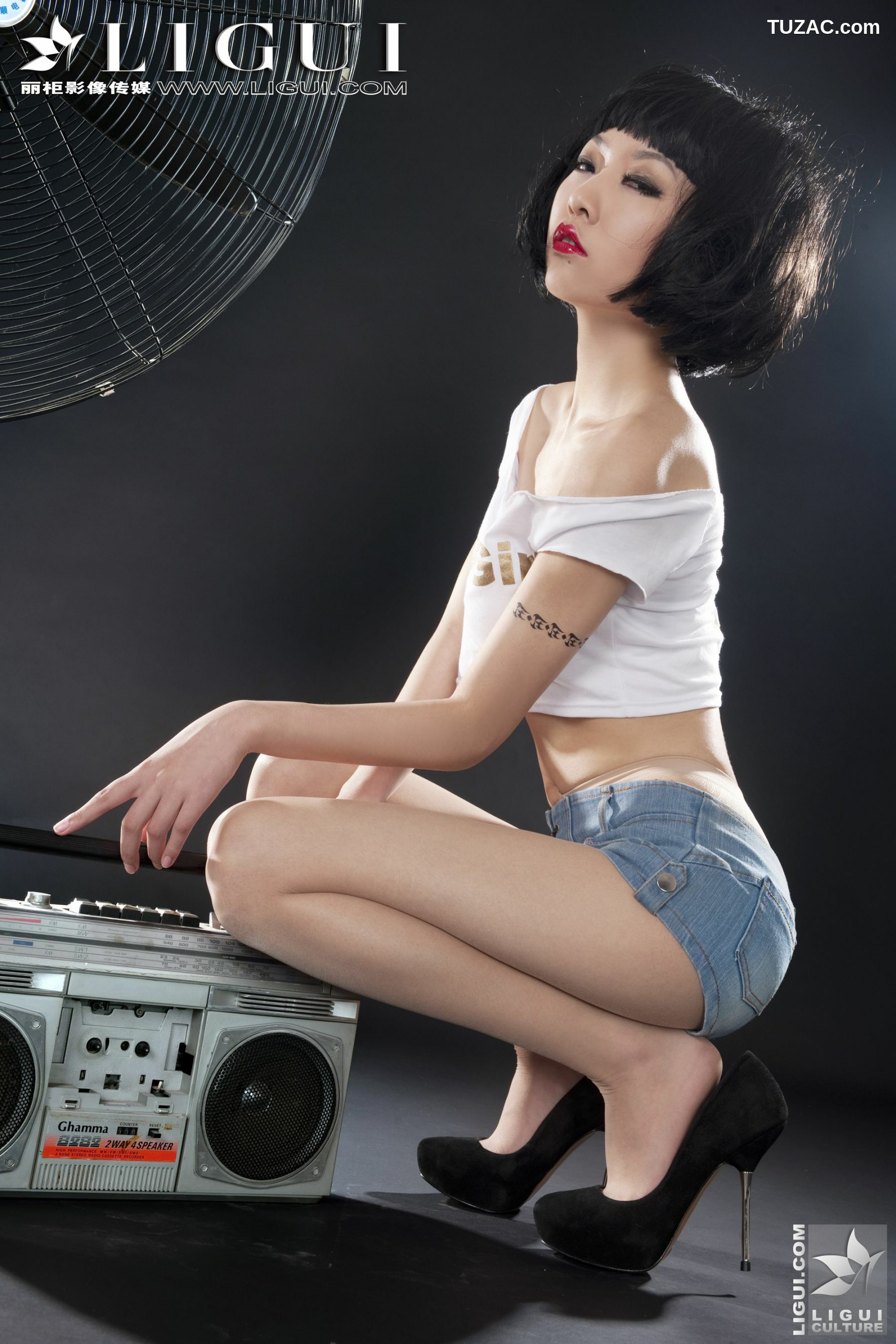 丽柜_ Model 文欣《时尚牛仔热裤女郎》美腿丝足写真图片[40P]