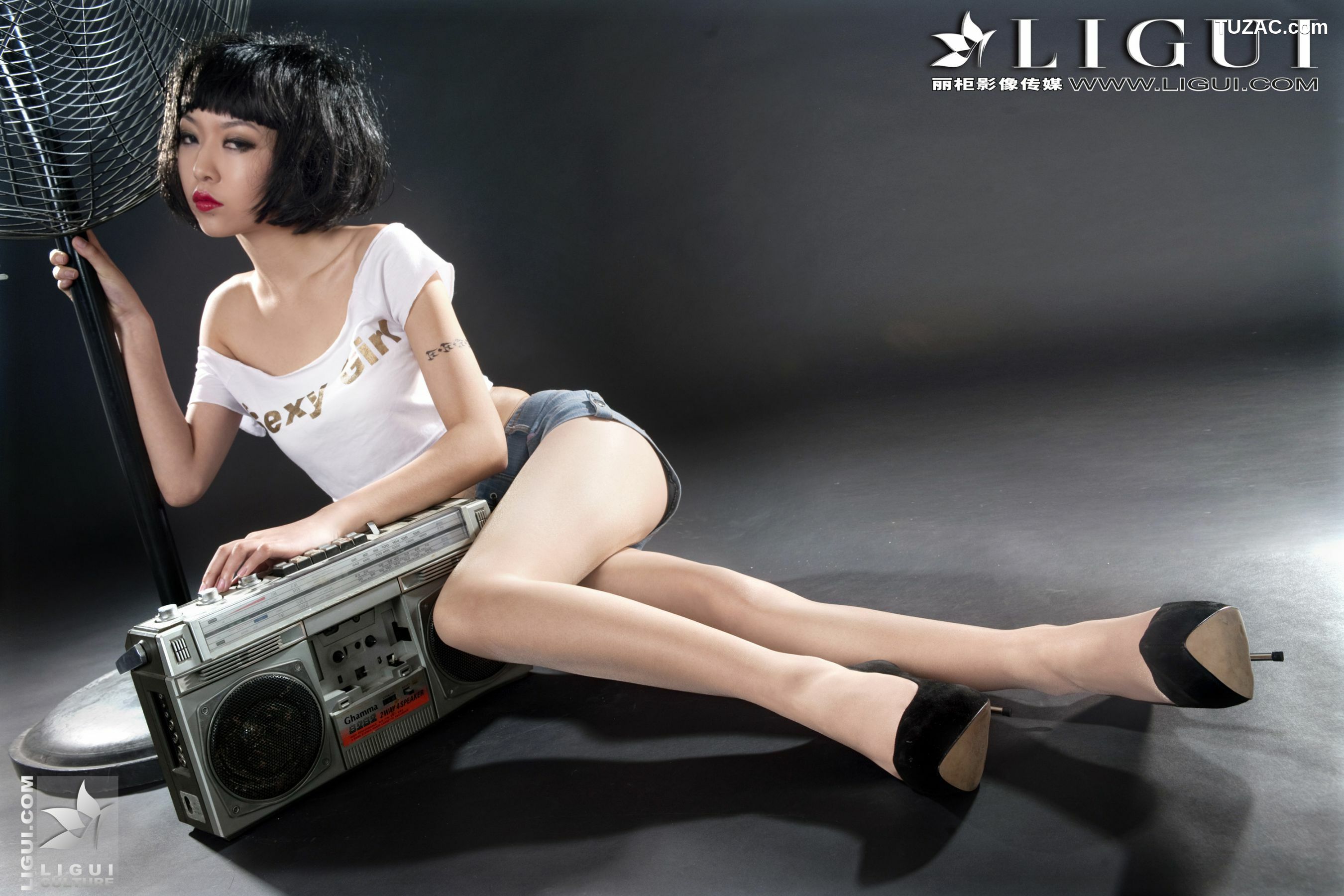 丽柜_ Model 文欣《时尚牛仔热裤女郎》美腿丝足写真图片[40P]