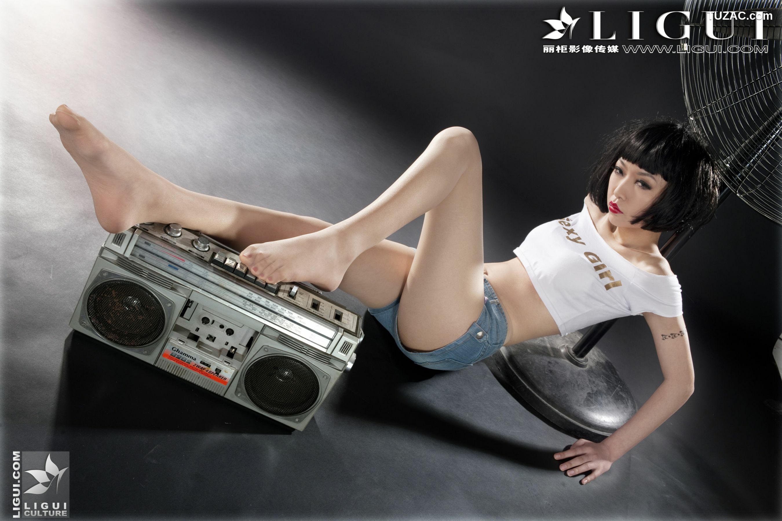 丽柜_ Model 文欣《时尚牛仔热裤女郎》美腿丝足写真图片[40P]