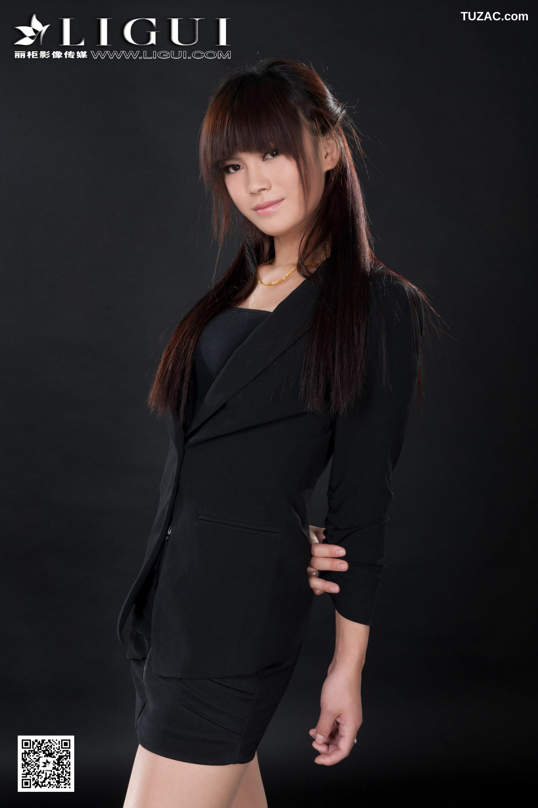 丽柜_ Model 晴晴《职业装美女丝足高跟》美腿玉足写真图片[38P]