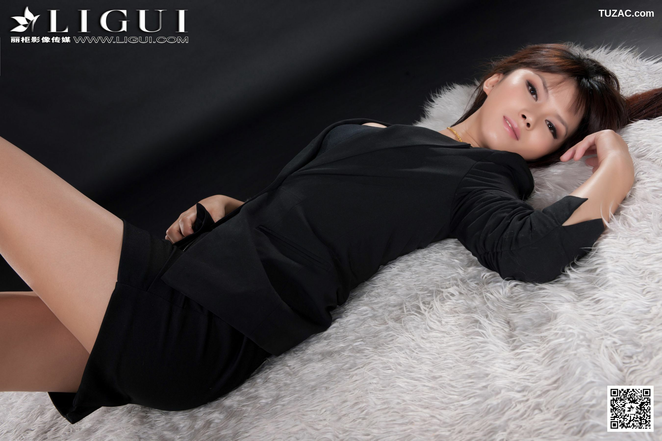 丽柜_ Model 晴晴《职业装美女丝足高跟》美腿玉足写真图片[38P]