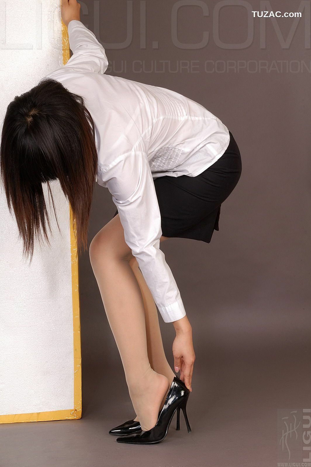 丽柜_ Model 晶晶《白領丽人》丝足写真集图片[39P]