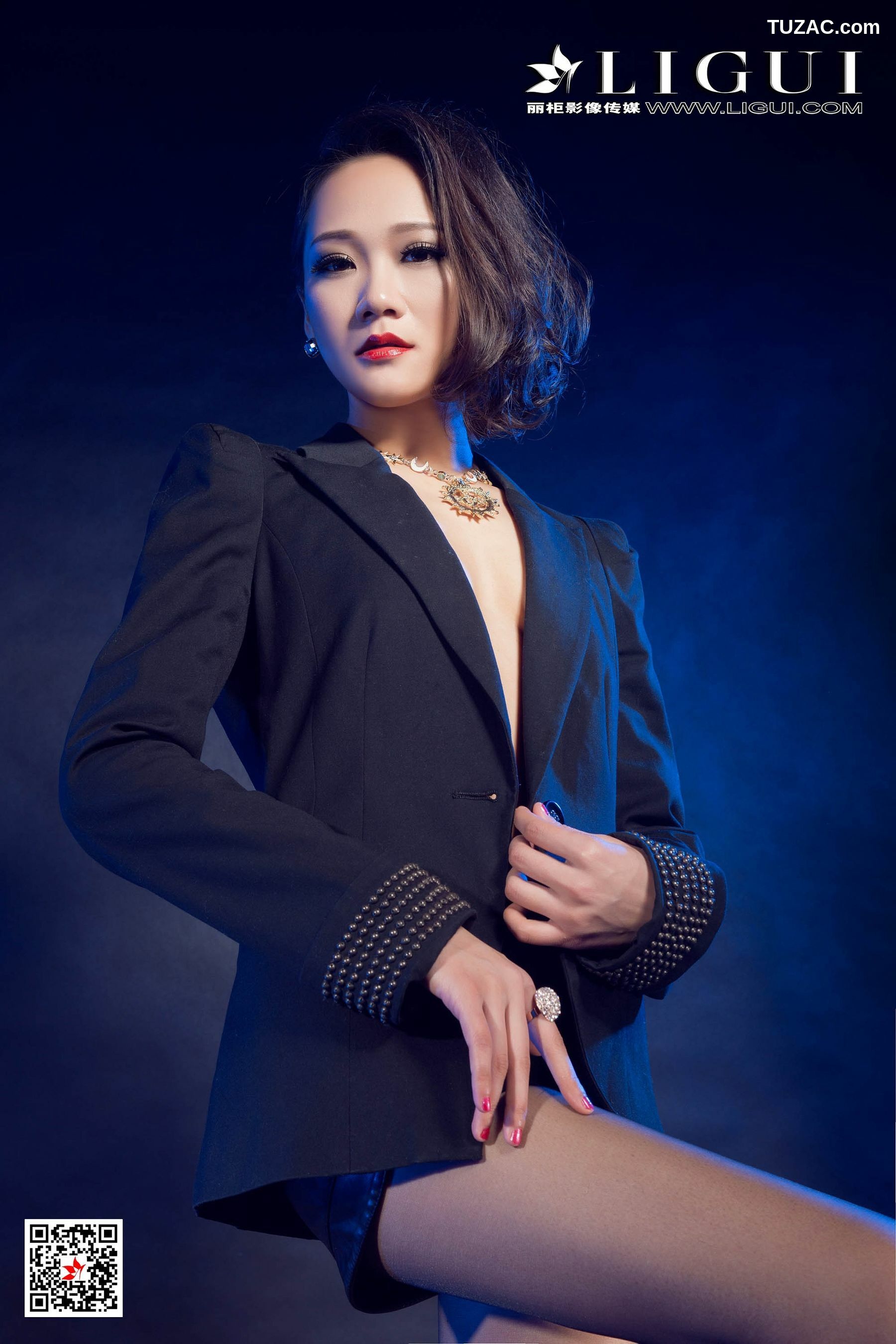 丽柜_ Model 曼蒂 《西装黑丝女郎》 写真集[94P]
