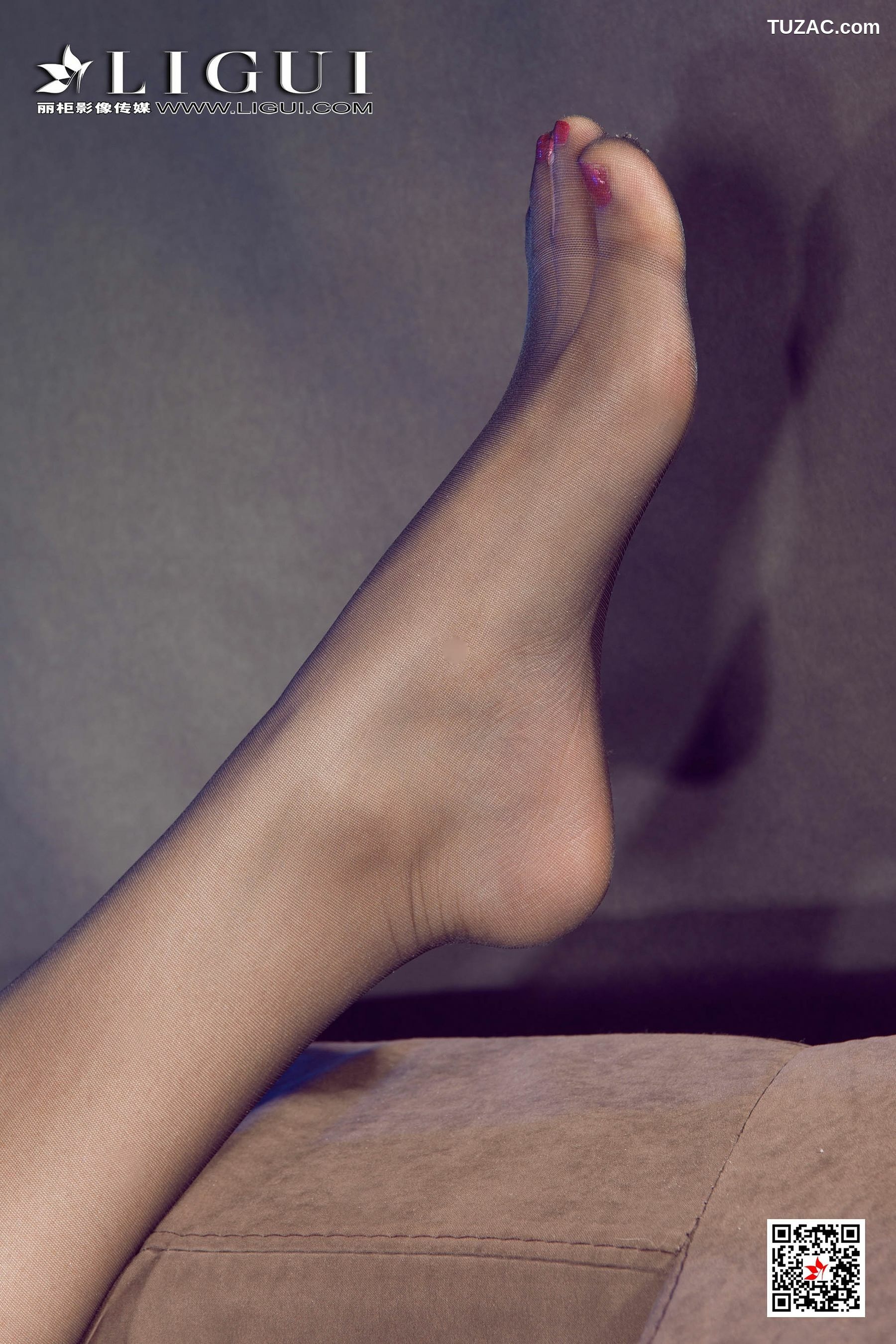 丽柜_ Model 曼蒂 《西装黑丝女郎》 写真集[94P]