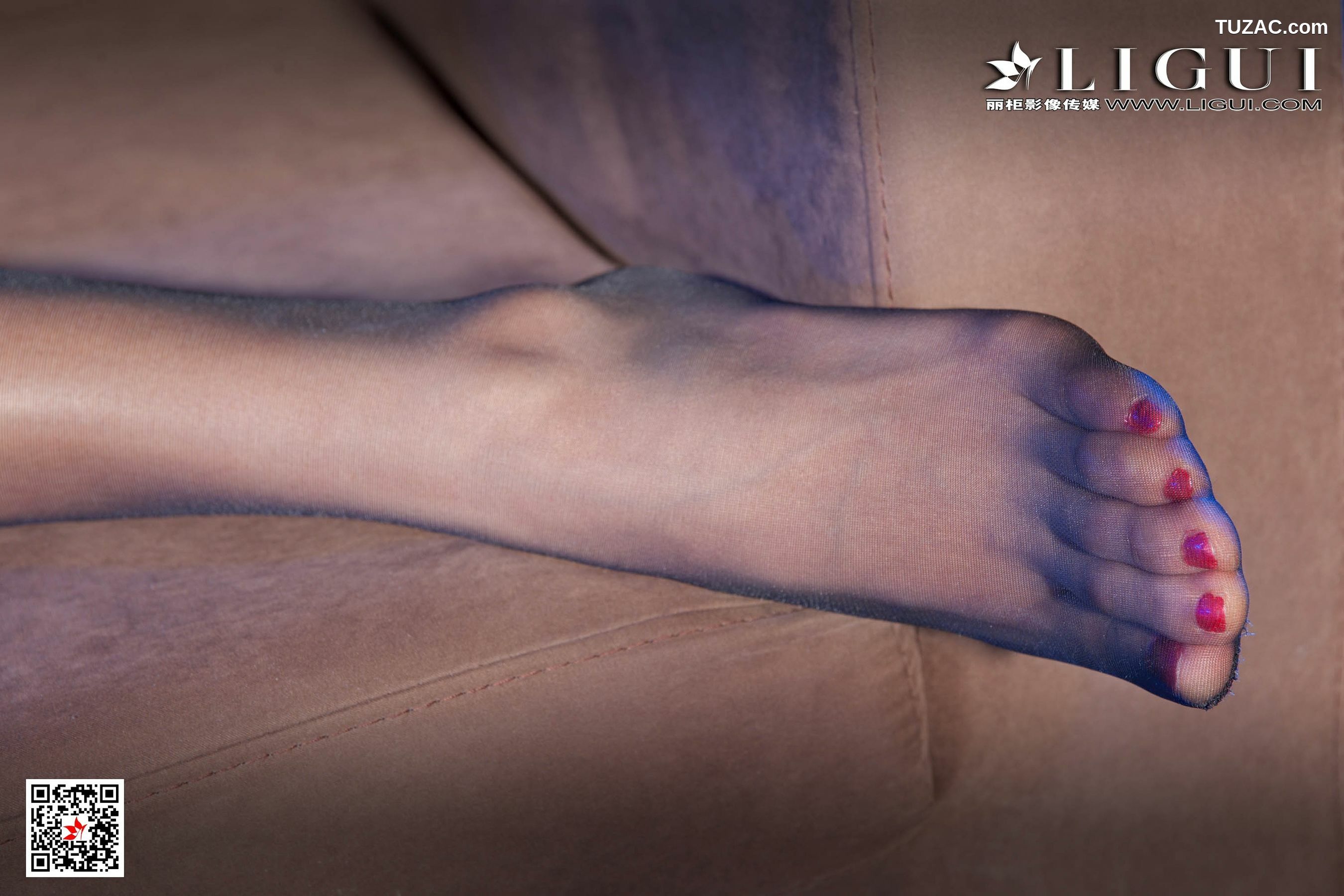 丽柜_ Model 曼蒂 《西装黑丝女郎》 写真集[94P]