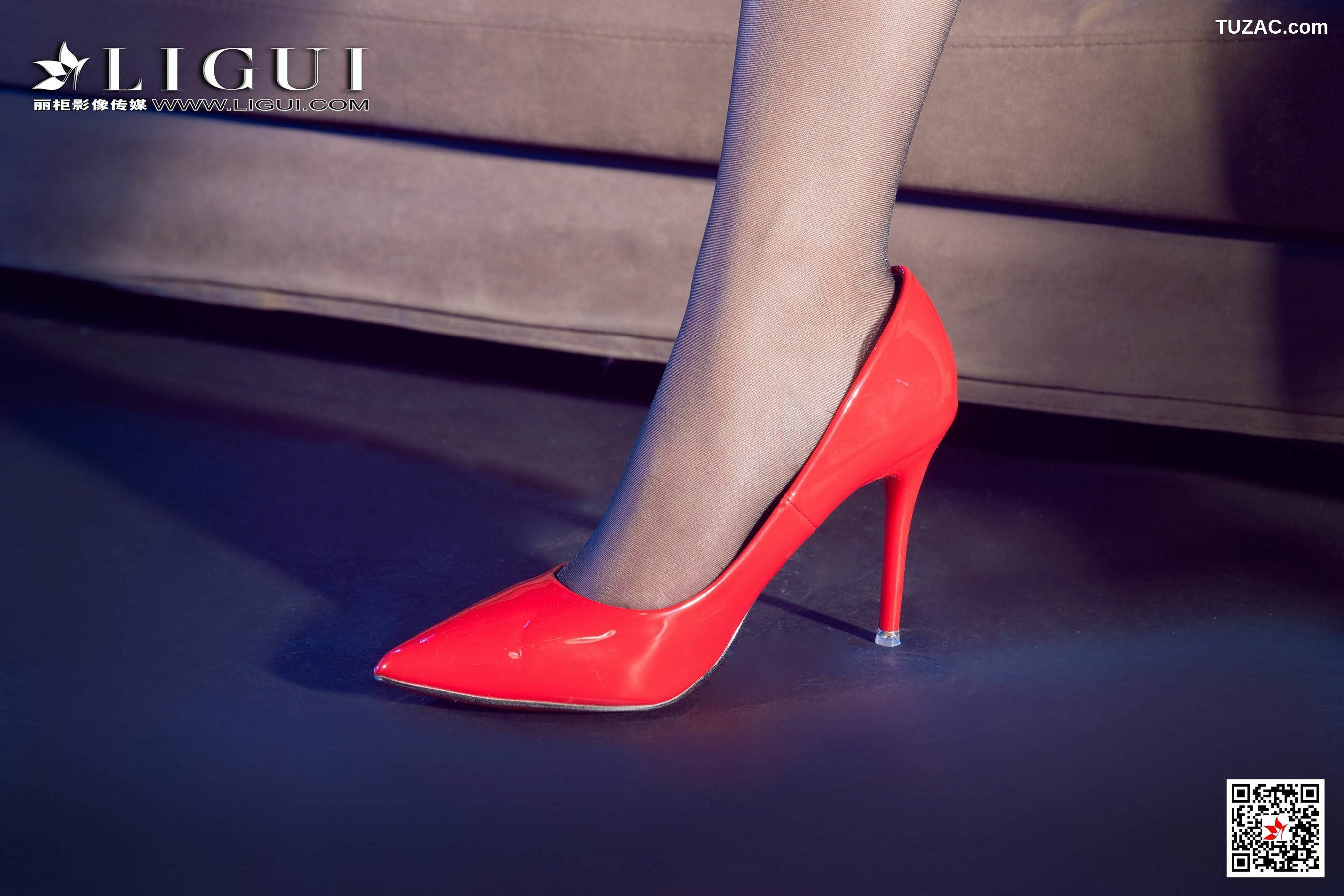 丽柜_ Model 曼蒂 《西装黑丝女郎》 写真集[94P]