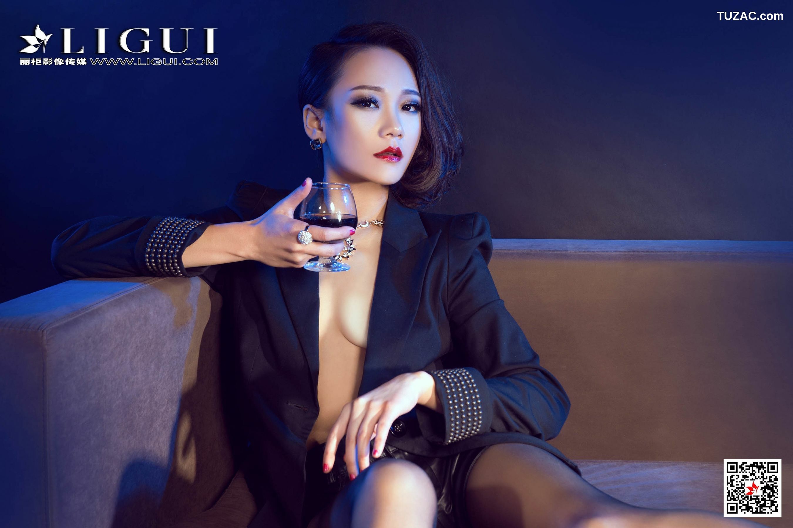 丽柜_ Model 曼蒂 《西装黑丝女郎》 写真集[94P]