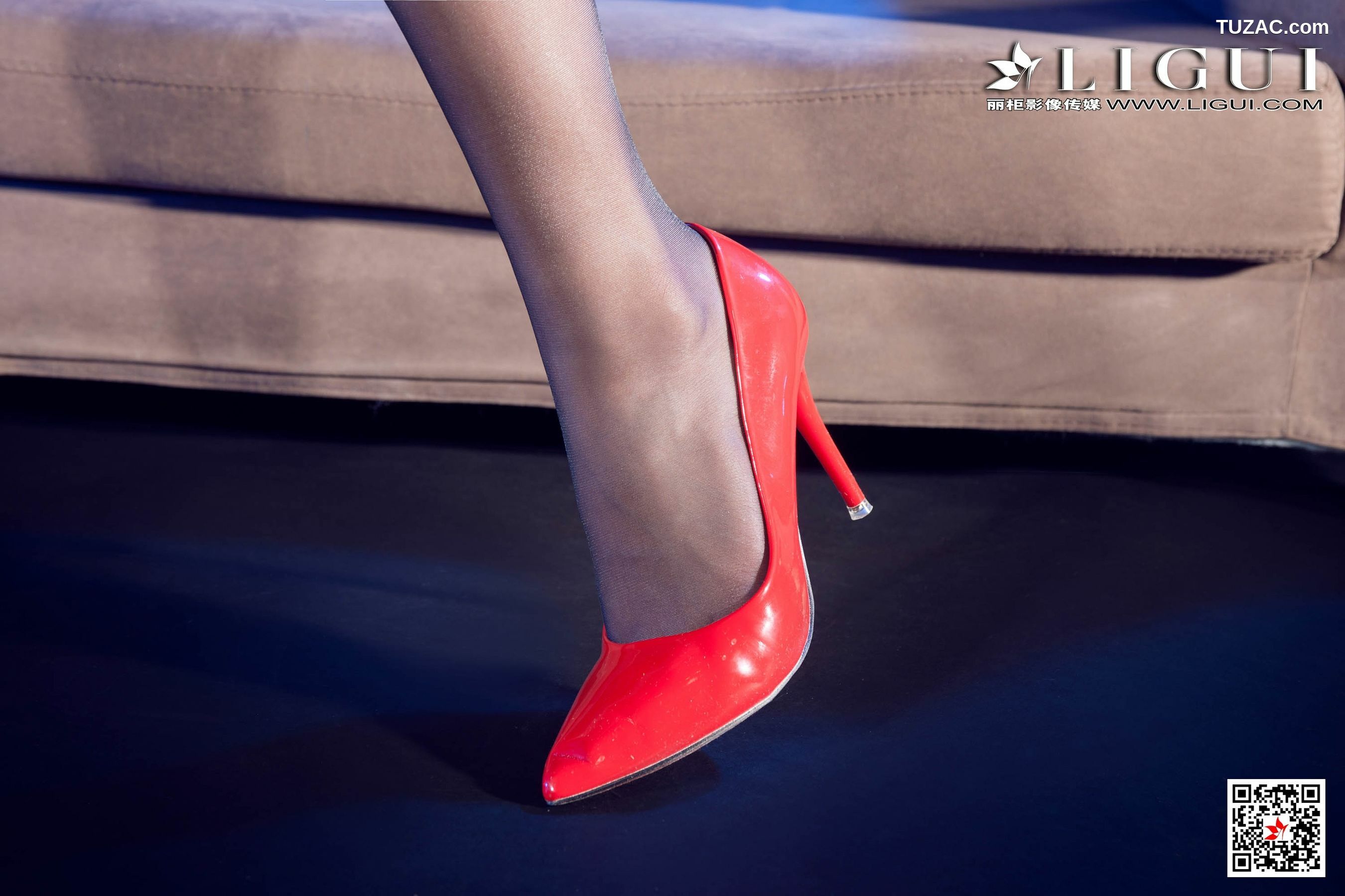 丽柜_ Model 曼蒂 《西装黑丝女郎》 写真集[94P]