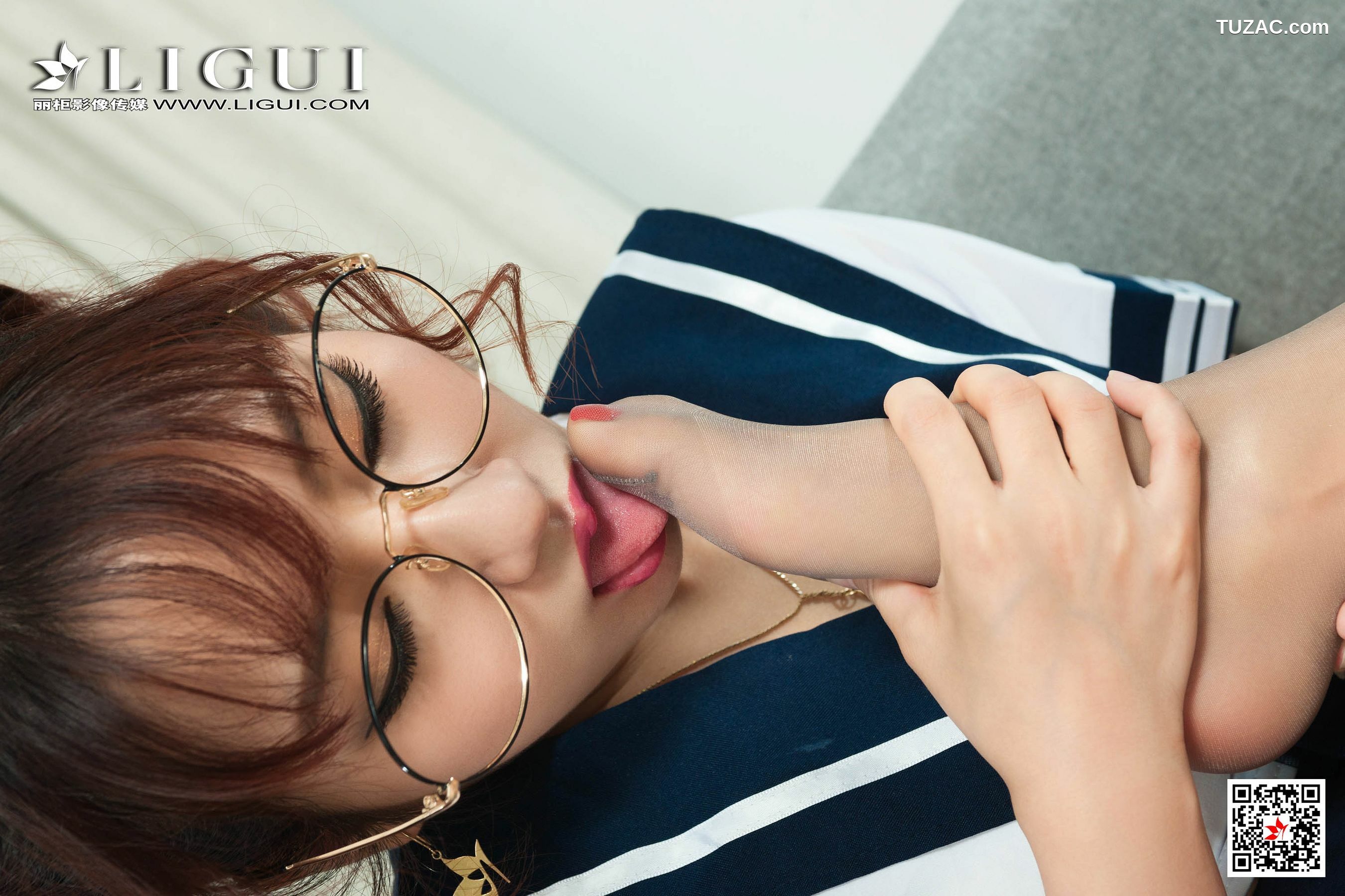 丽柜_ Model 汐汐&amp;amp;文芮 《医生+学生水手服丝足诱惑》 写真集[68P]