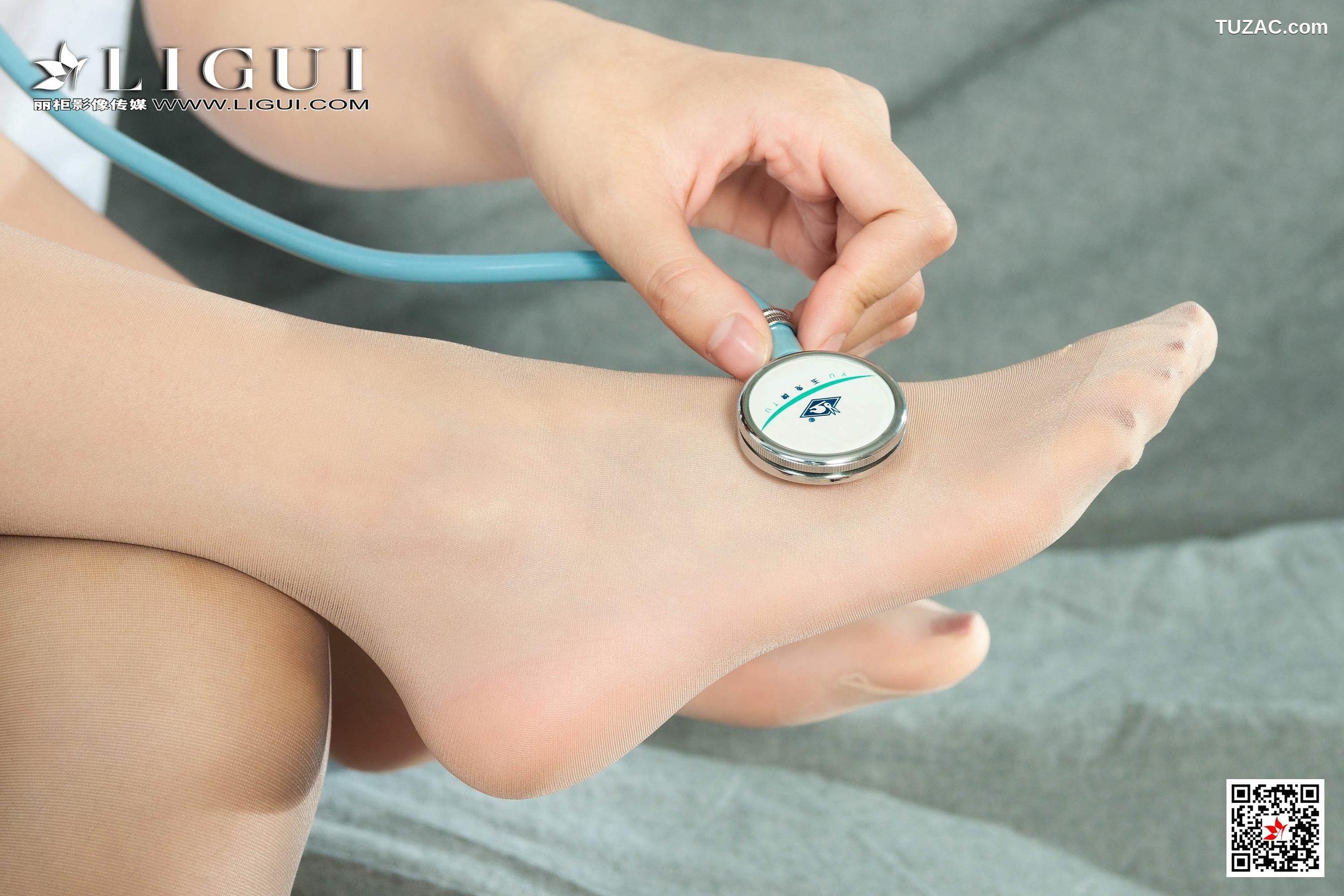 丽柜_ Model 汐汐&amp;amp;文芮 《医生+学生水手服丝足诱惑》 写真集[68P]