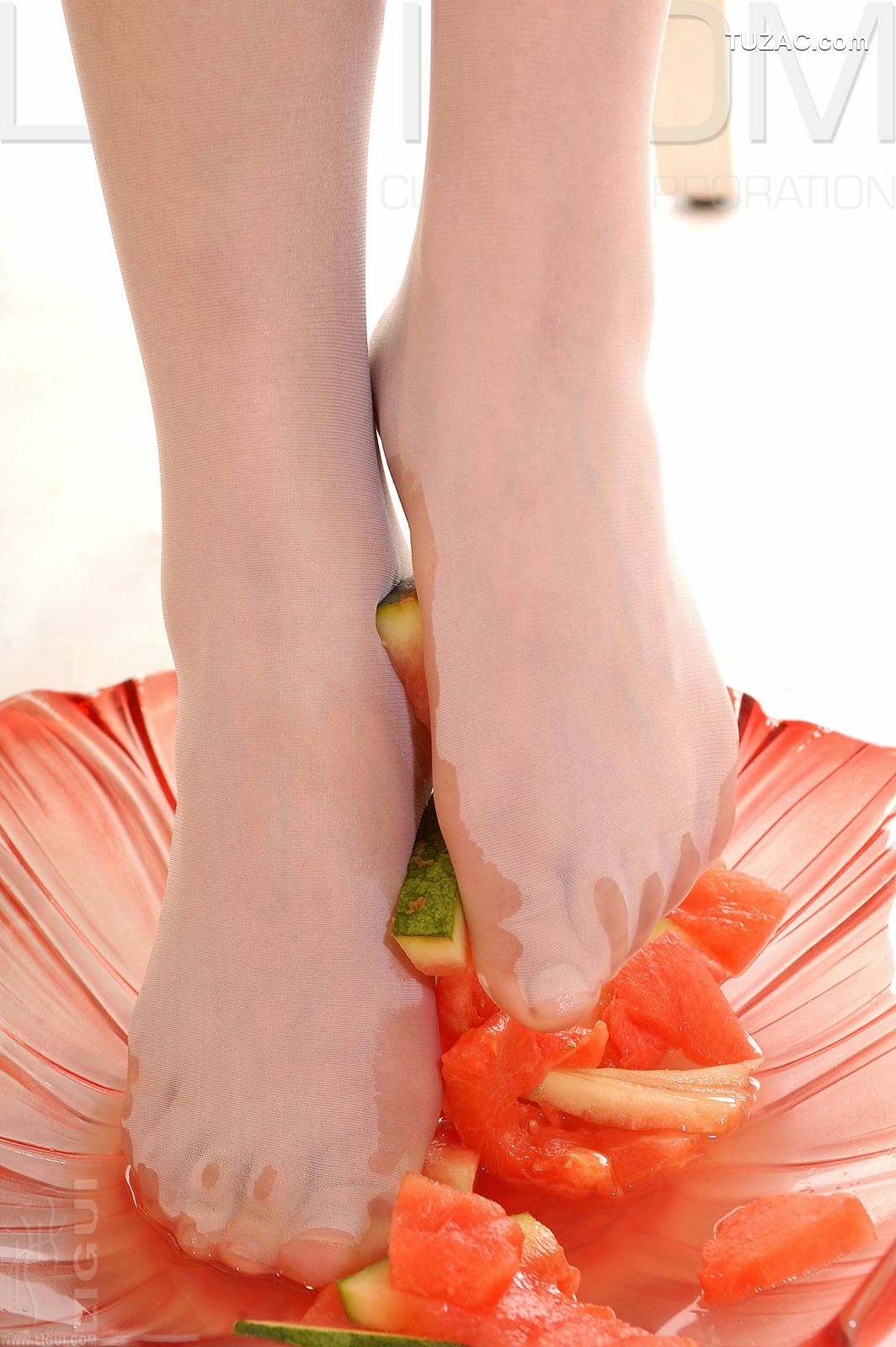 丽柜_ Model 海伦《玉足榨汁機》丝足写真集图片[39P]