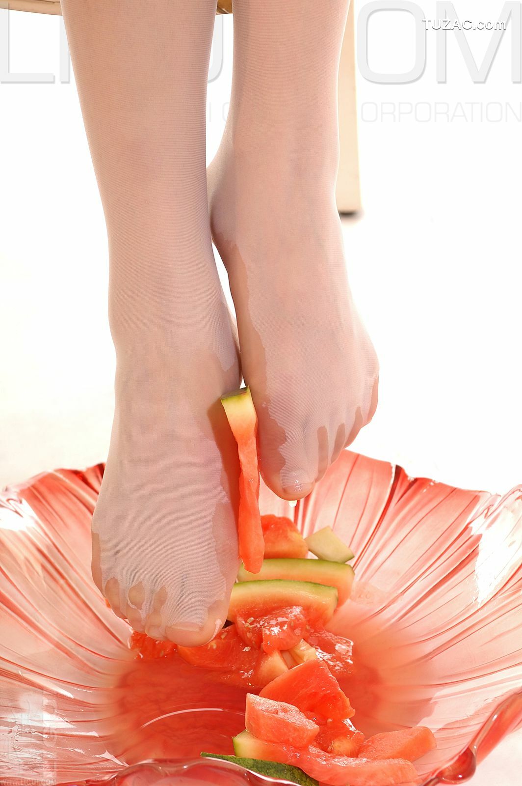 丽柜_ Model 海伦《玉足榨汁機》丝足写真集图片[39P]