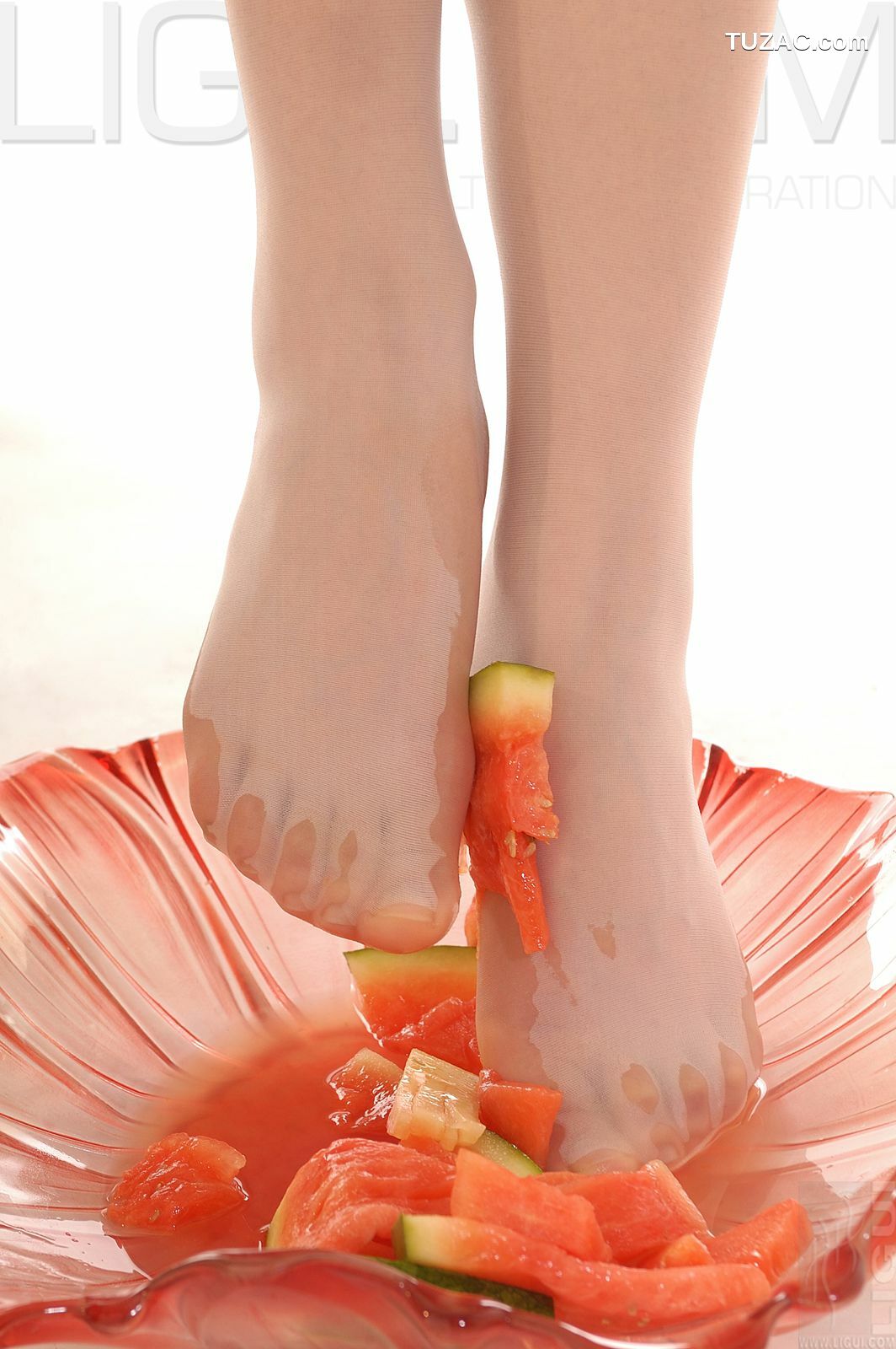 丽柜_ Model 海伦《玉足榨汁機》丝足写真集图片[39P]