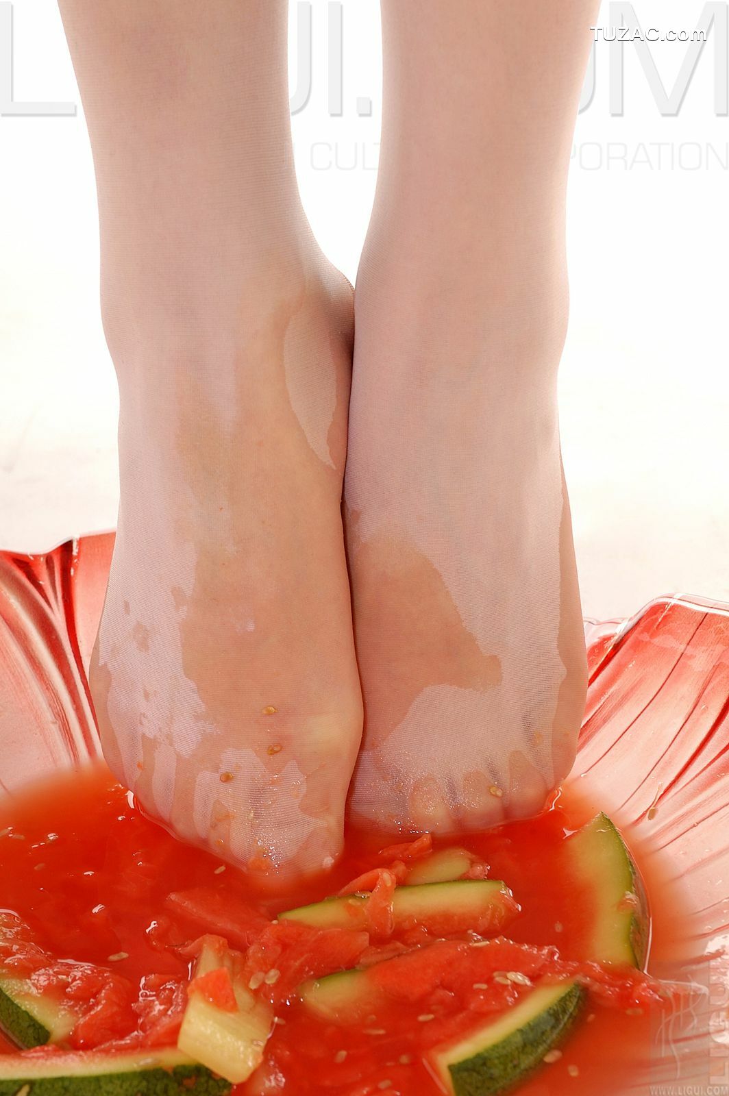 丽柜_ Model 海伦《玉足榨汁機》丝足写真集图片[39P]