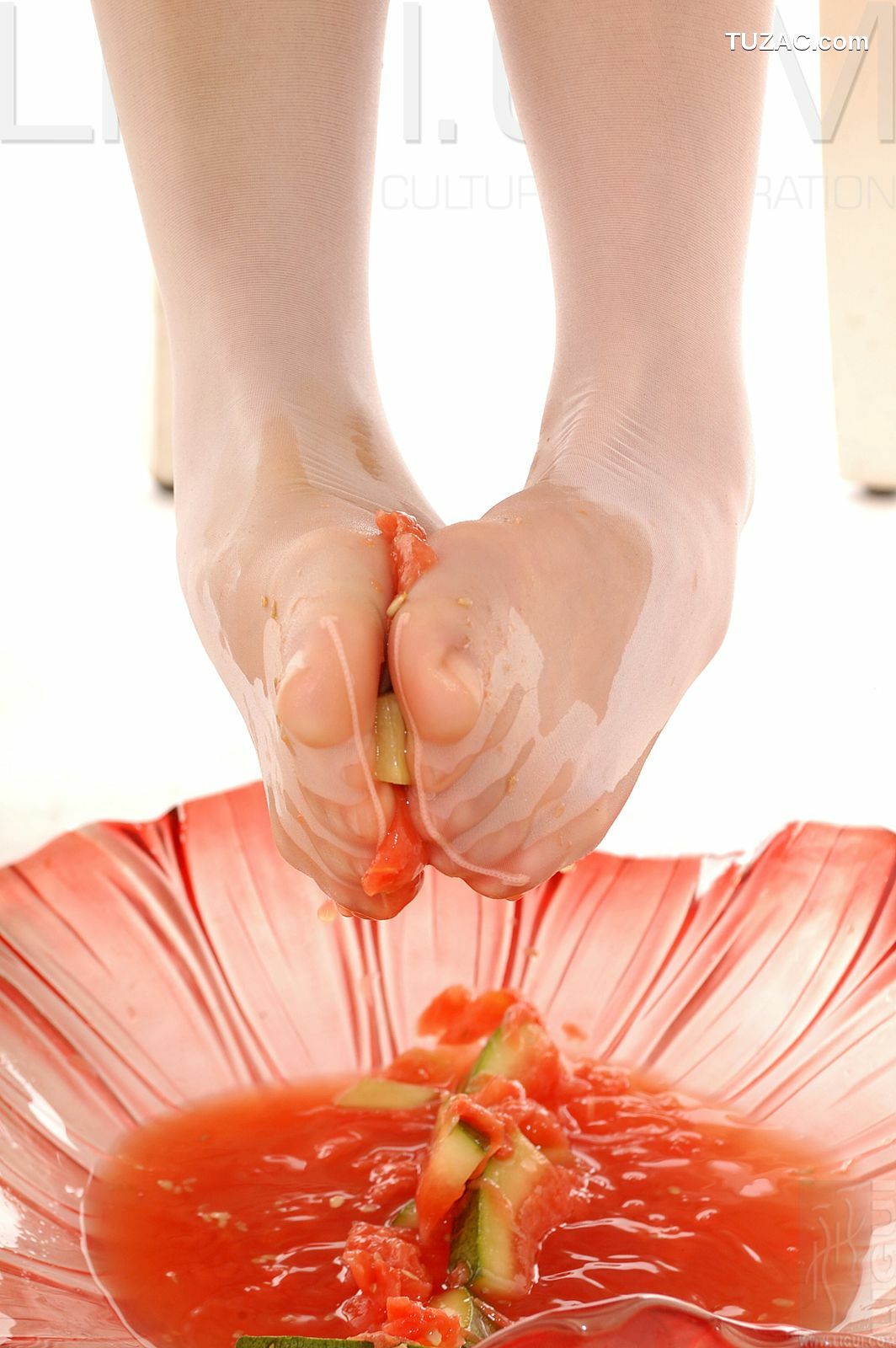 丽柜_ Model 海伦《玉足榨汁機》丝足写真集图片[39P]