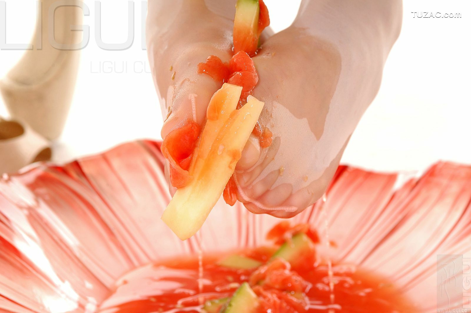 丽柜_ Model 海伦《玉足榨汁機》丝足写真集图片[39P]