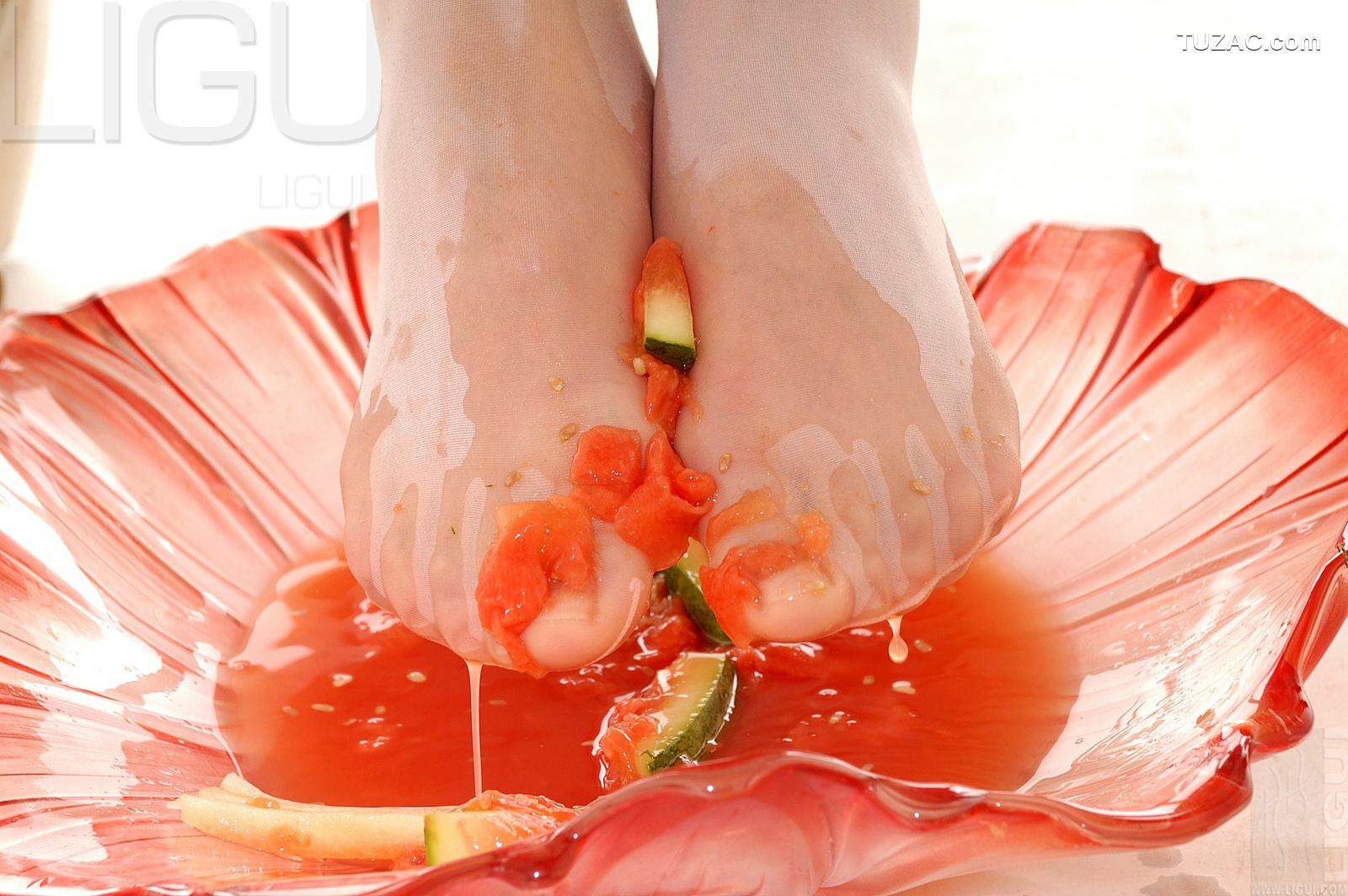 丽柜_ Model 海伦《玉足榨汁機》丝足写真集图片[39P]