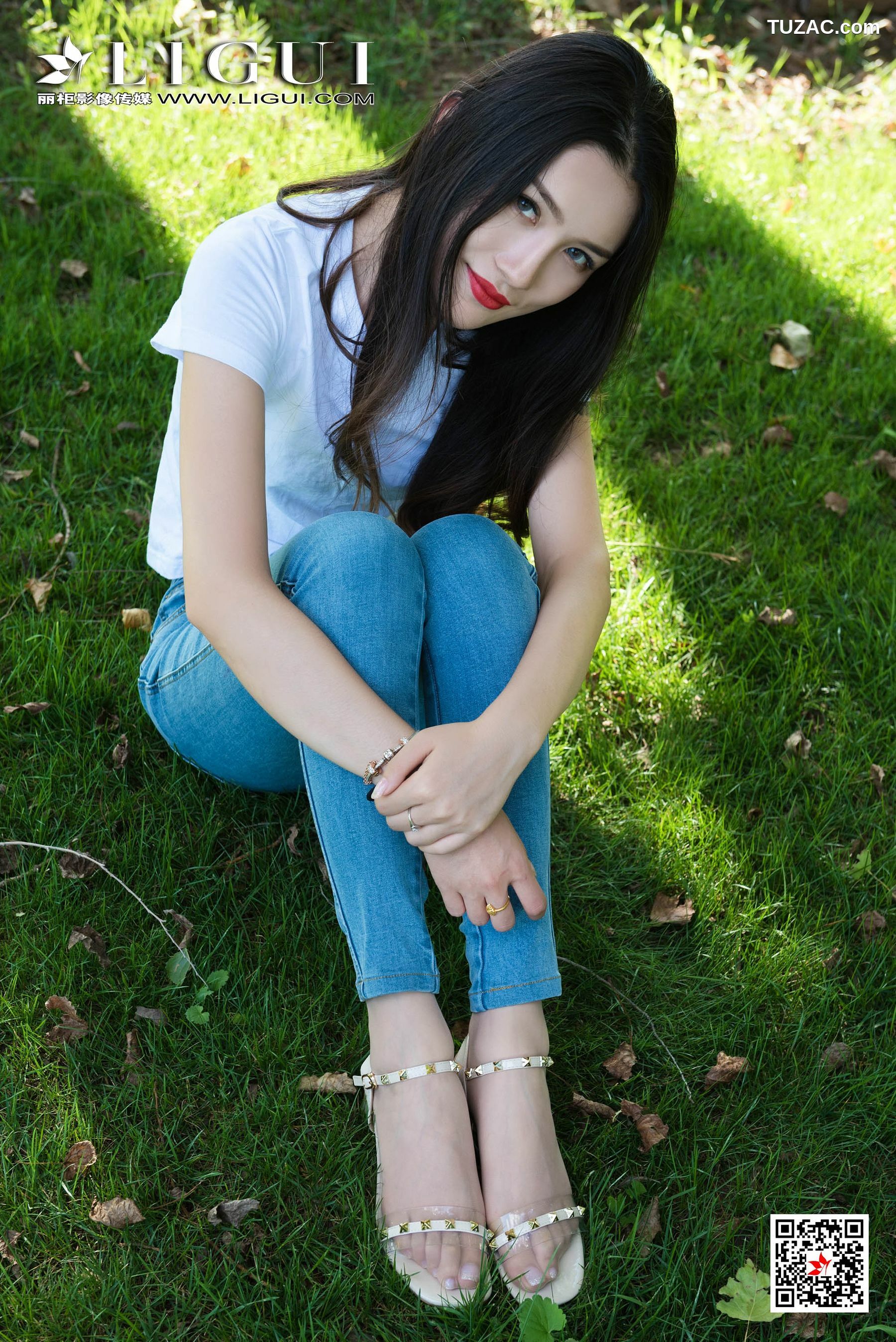 丽柜_ Model 甜甜 - 户外牛仔紧身裤+肉丝美腿[56P]