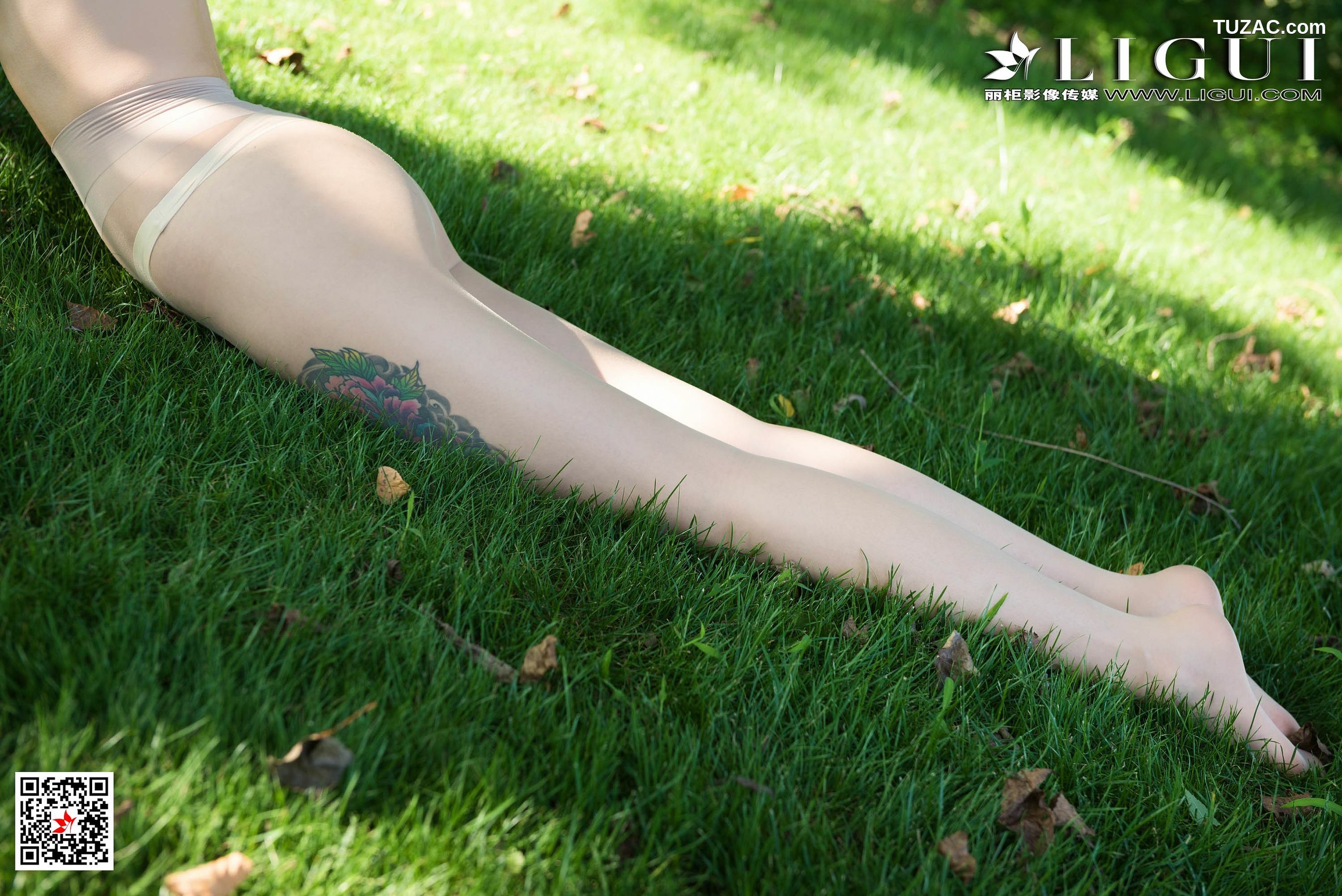 丽柜_ Model 甜甜 - 户外牛仔紧身裤+肉丝美腿[56P]