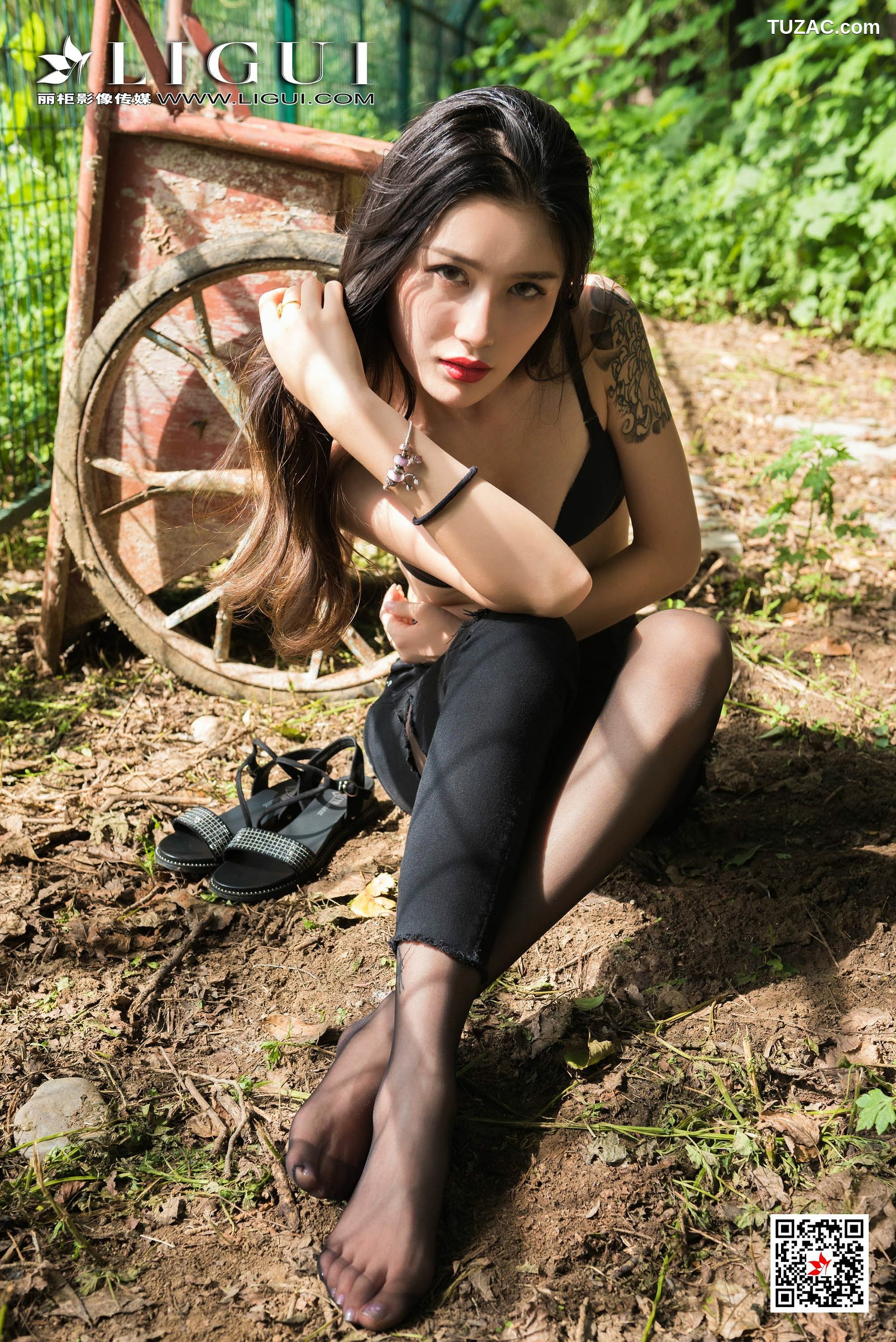 丽柜_ Model 甜甜 - 户外黑丝人体[42P]