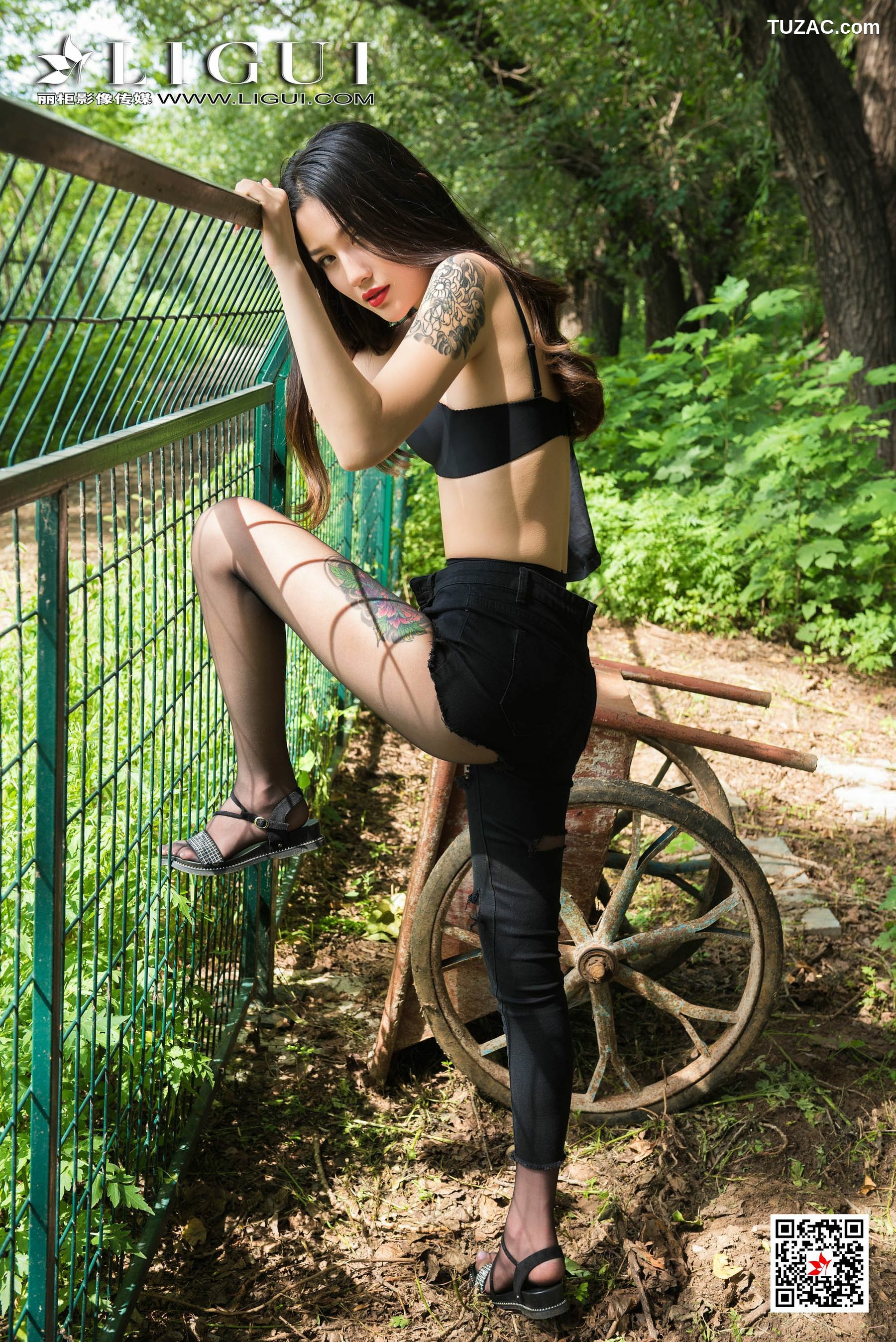 丽柜_ Model 甜甜 - 户外黑丝人体[42P]