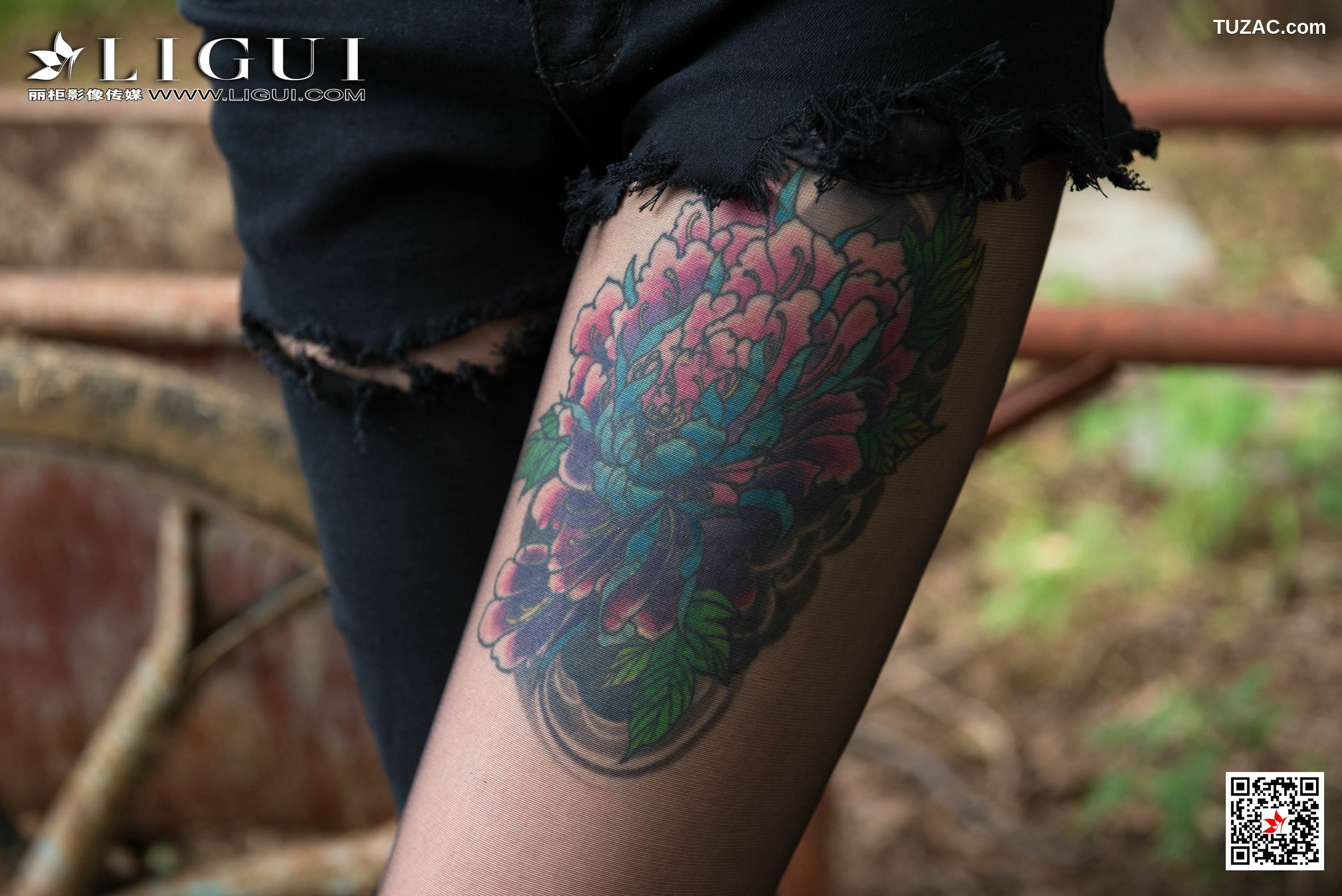 丽柜_ Model 甜甜 - 户外黑丝人体[42P]