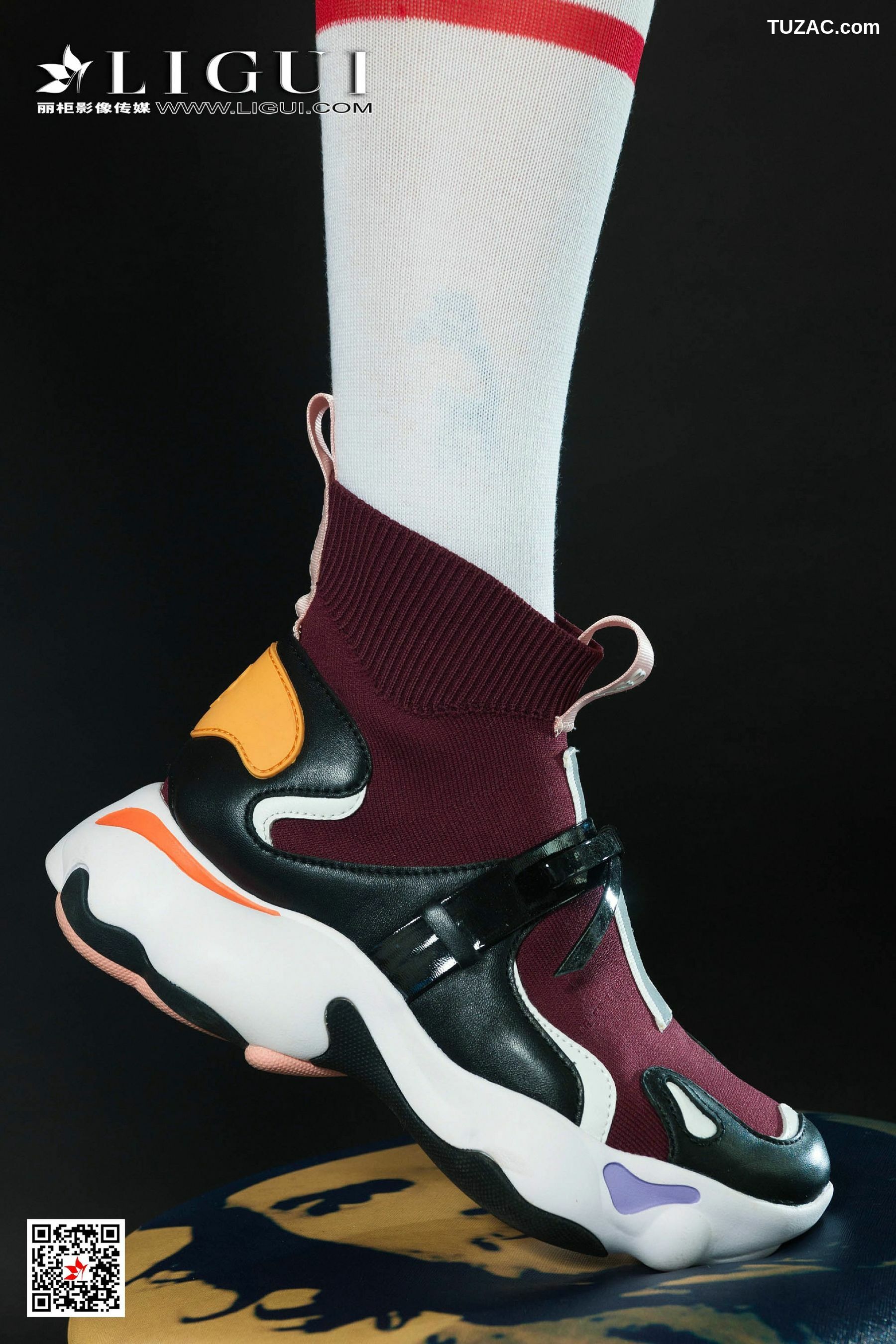 丽柜_ Model 甜甜 - 滑板车女郎[67P]