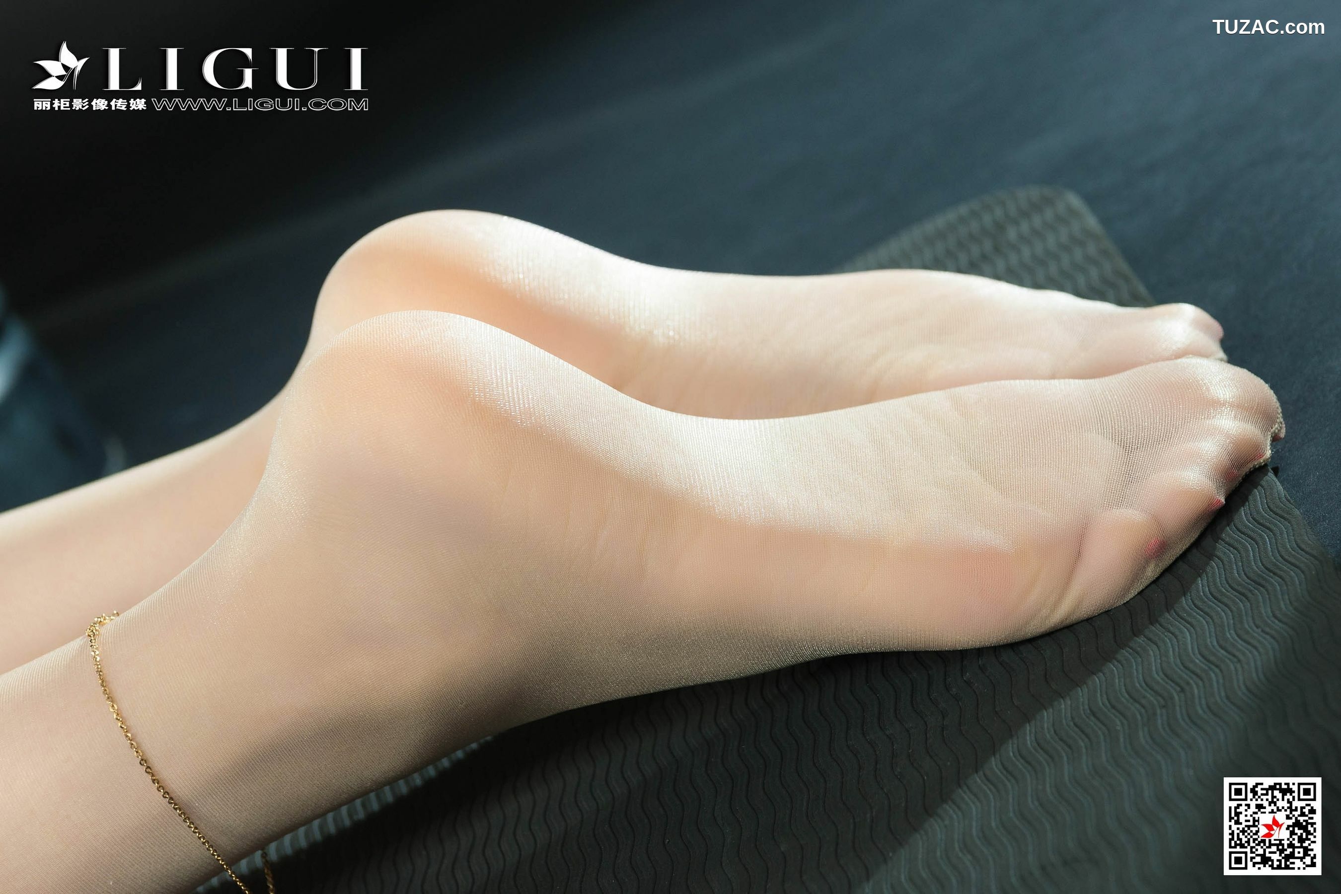 丽柜_ Model 甜甜 - 滑板车女郎[67P]