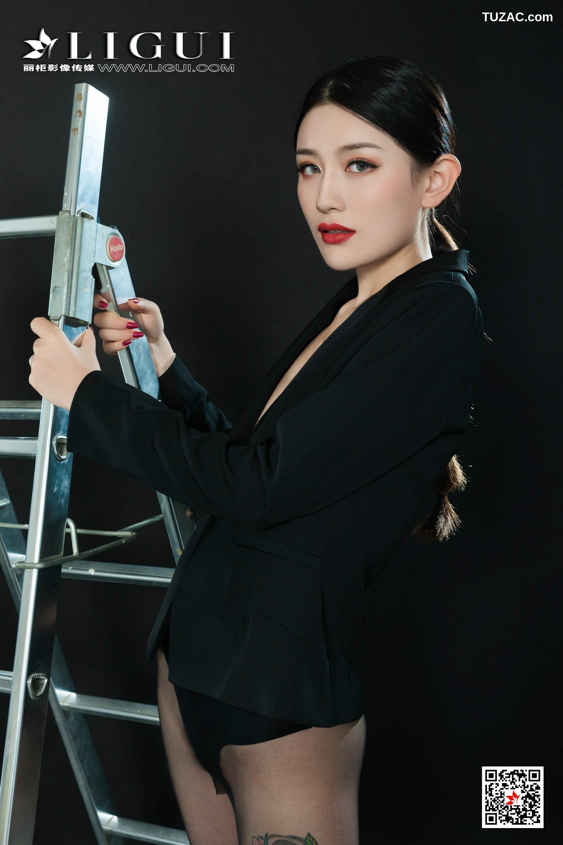 丽柜_ Model 甜甜 《黑丝美脚女郎》 写真集[56P]