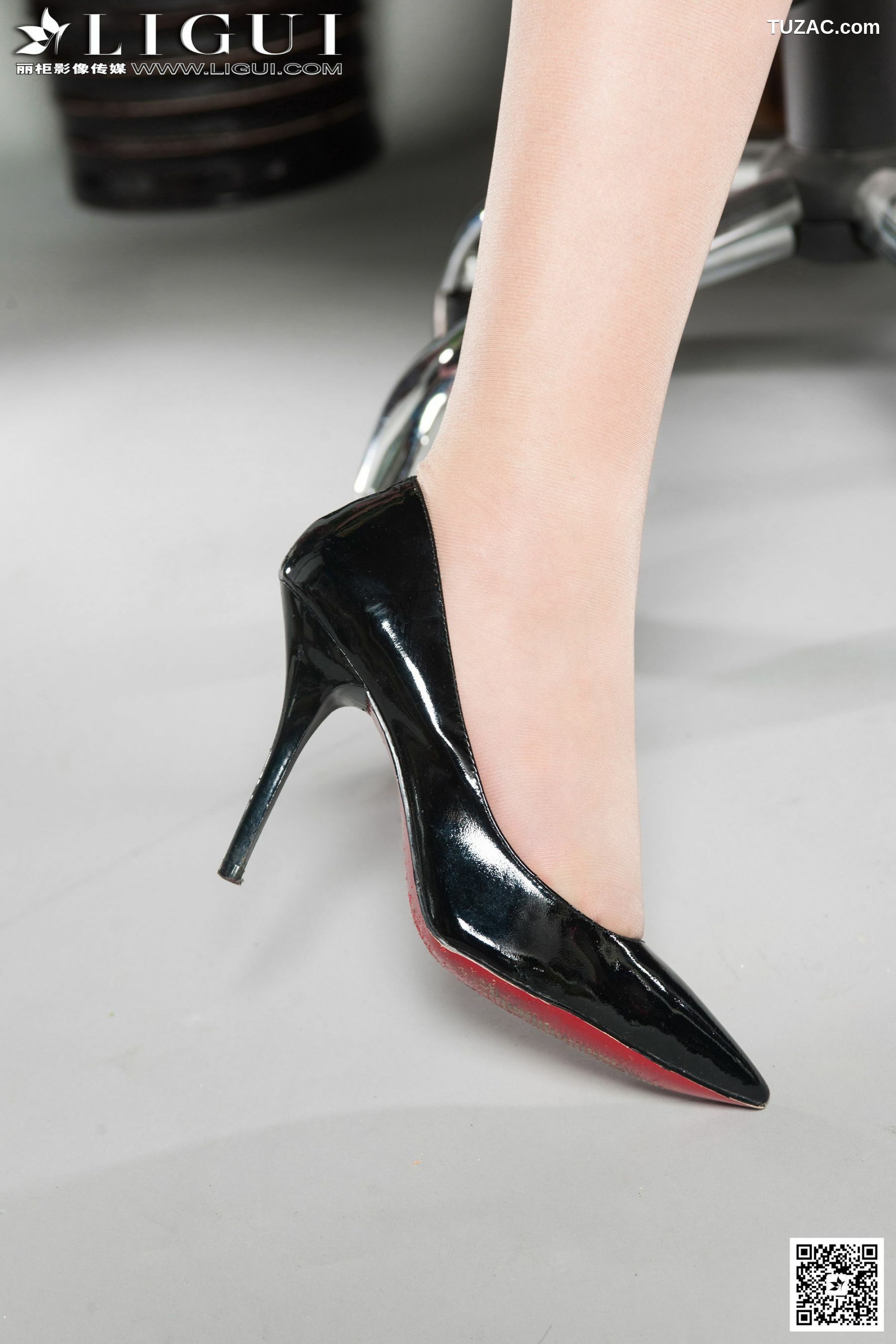 丽柜_ Model 语寒《办公室美女丝足》上下全集 美腿玉足写真图片[90P]