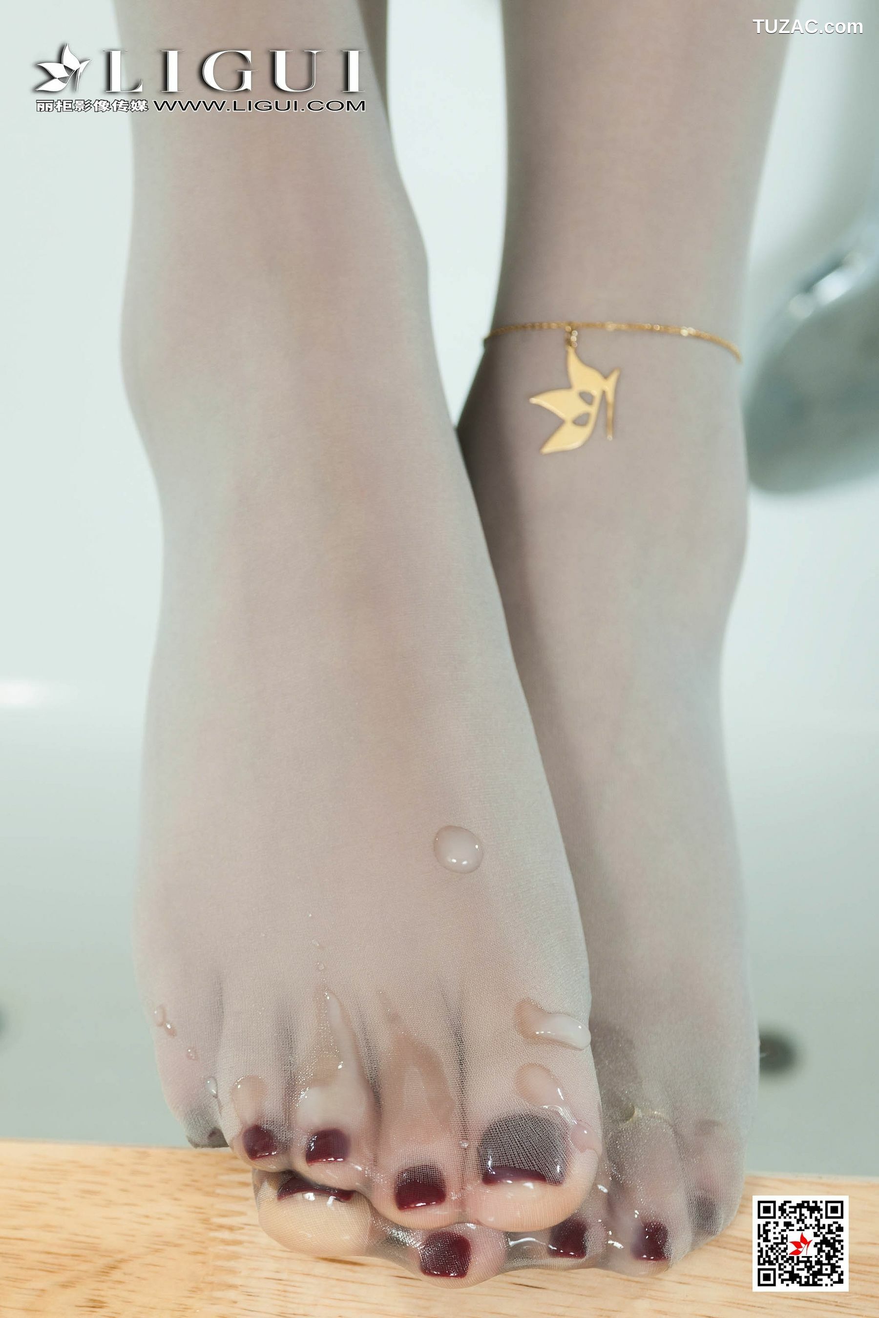 丽柜_ Model 阳阳 《灰丝美脚》 写真集[72P]