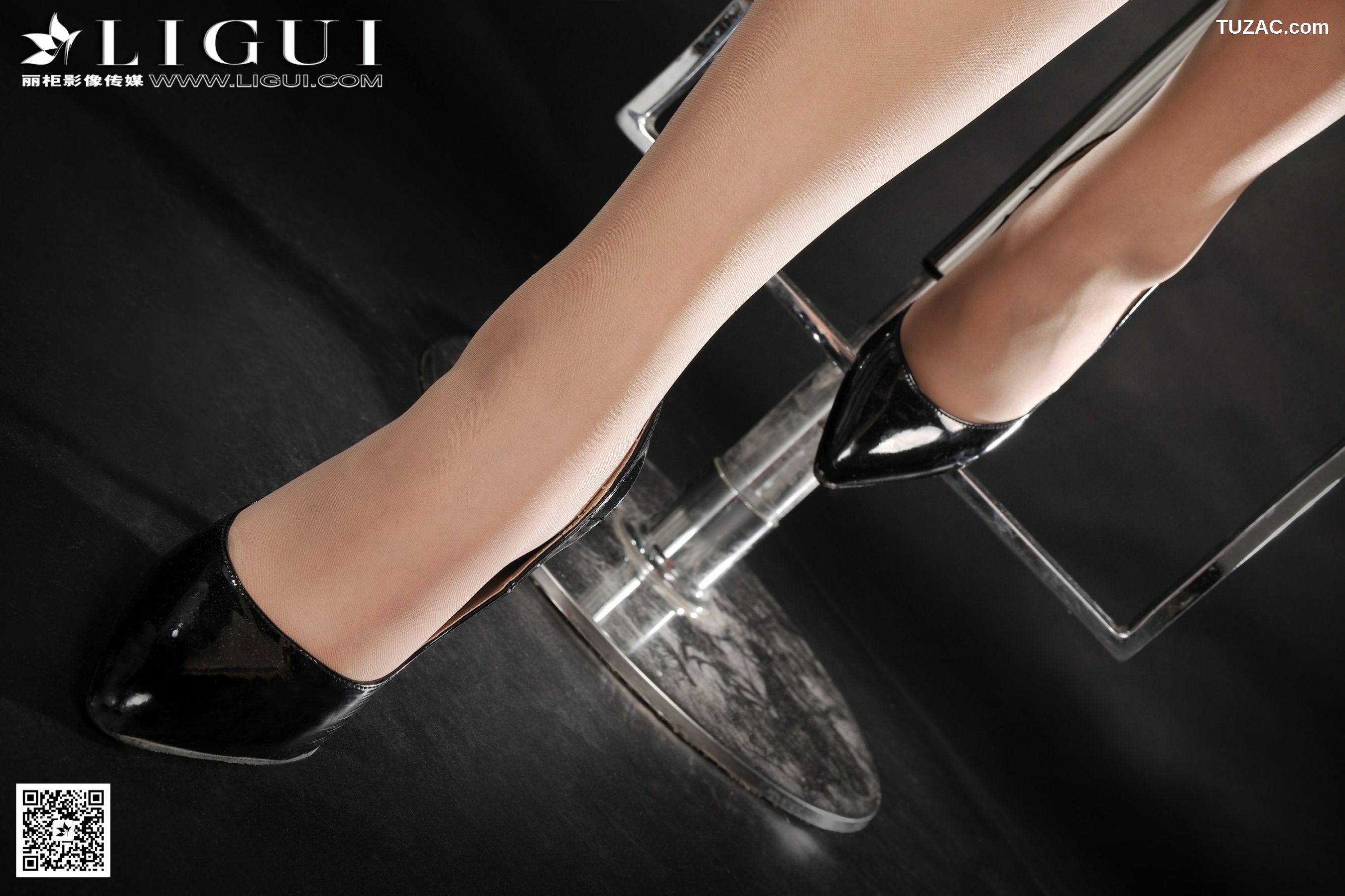 丽柜_Model Amily《职业装肉丝袜高跟丝足》上下全集 美腿玉足写真图片[66P]