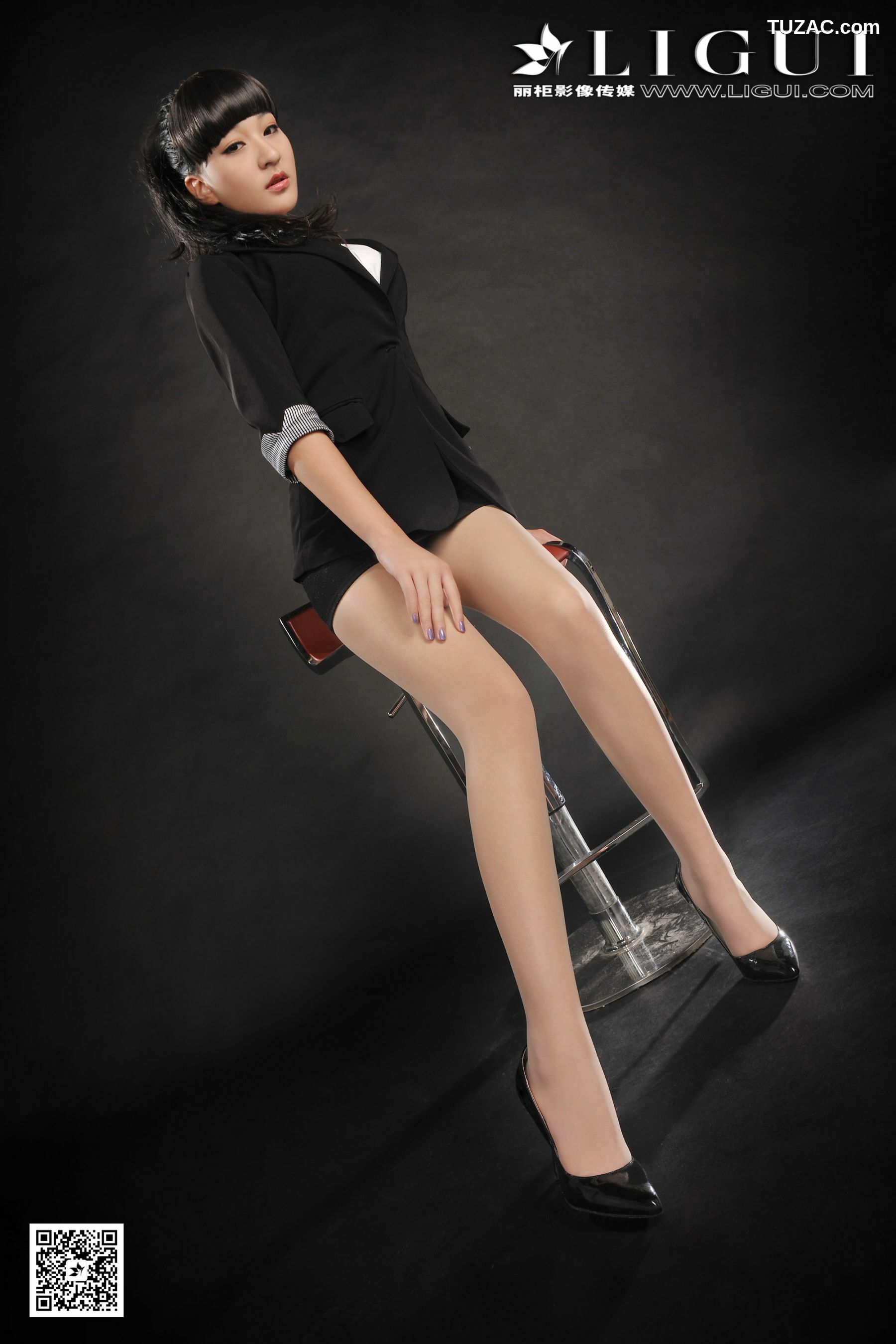 丽柜_Model Amily《职业装肉丝袜高跟丝足》上下全集 美腿玉足写真图片[66P]