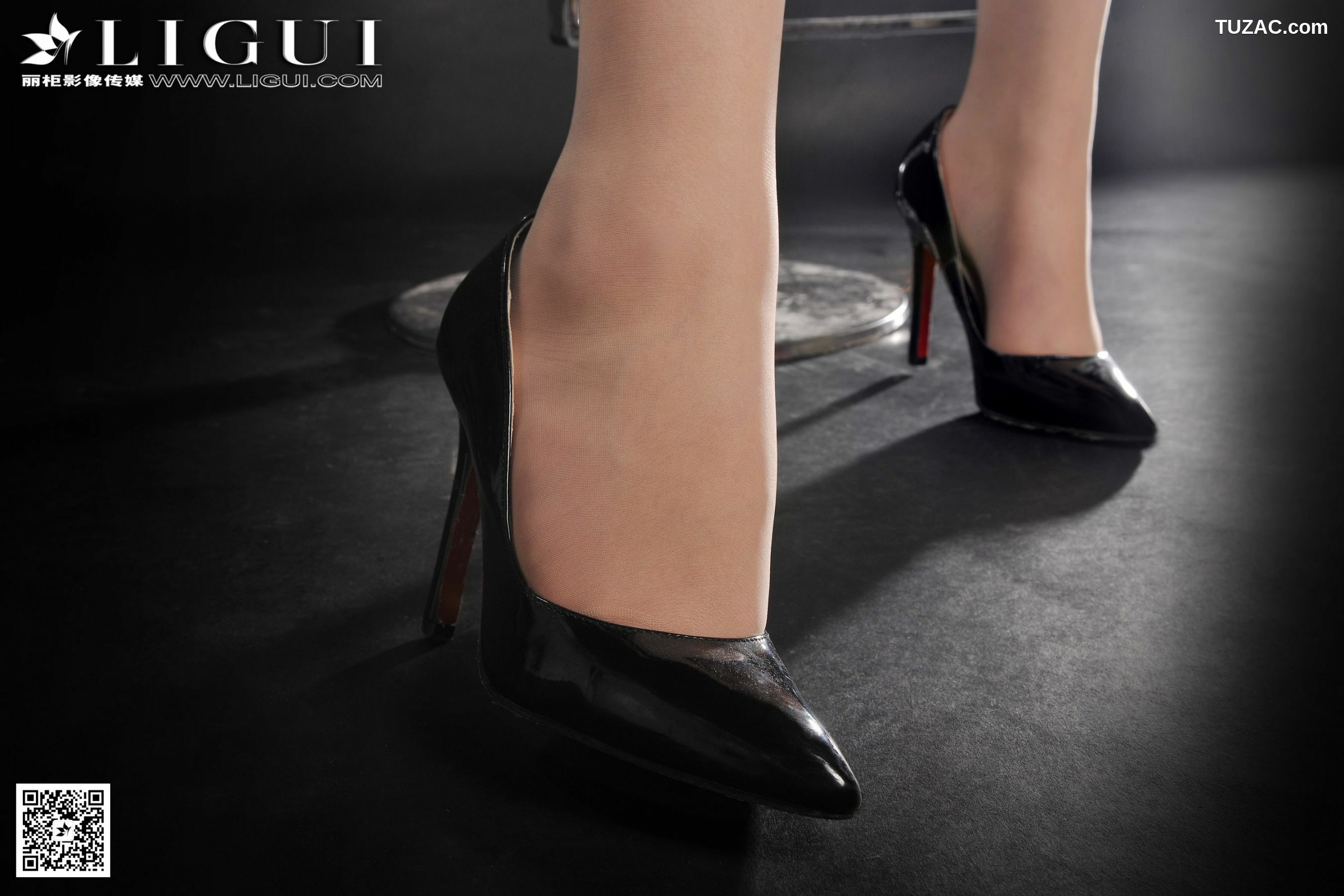 丽柜_Model Amily《职业装肉丝袜高跟丝足》上下全集 美腿玉足写真图片[66P]