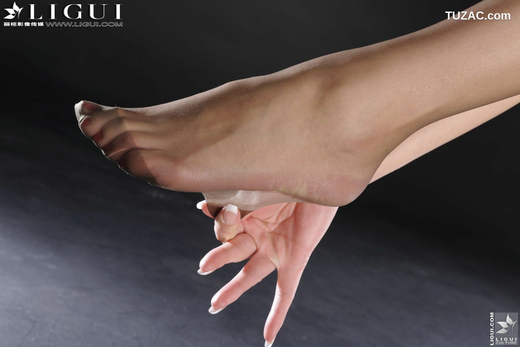 丽柜_Model Cherry《火红的中国情》 美腿玉足写真图片[64P]