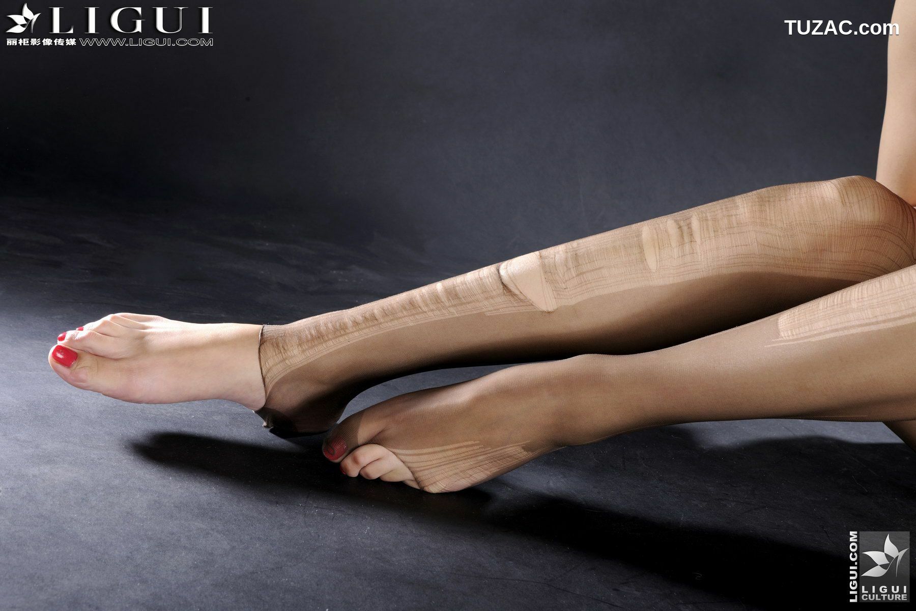 丽柜_Model Cherry《火红的中国情》 美腿玉足写真图片[64P]