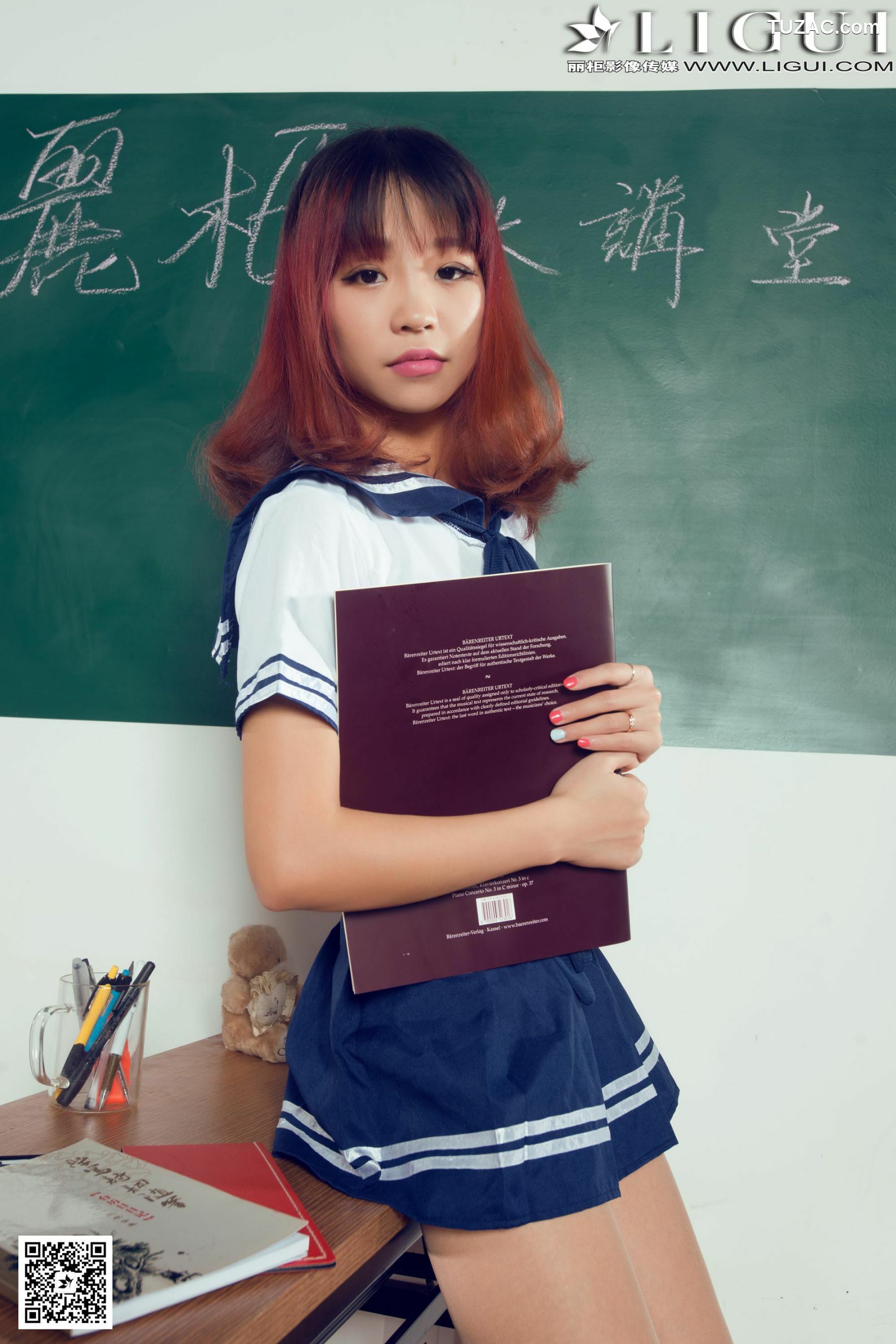 丽柜_Model Liya《教室里的水手服校花》上下全集 美腿玉足写真图片[76P]