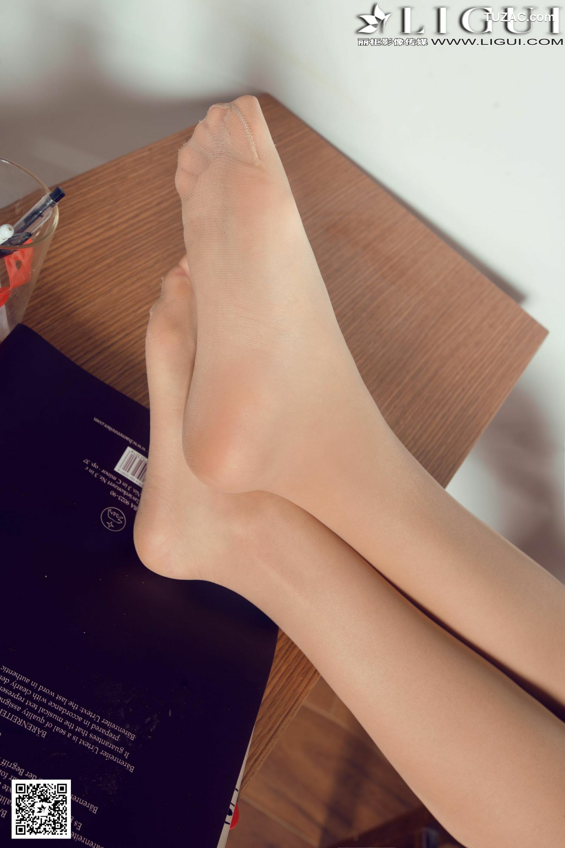 丽柜_Model Liya《教室里的水手服校花》上下全集 美腿玉足写真图片[76P]