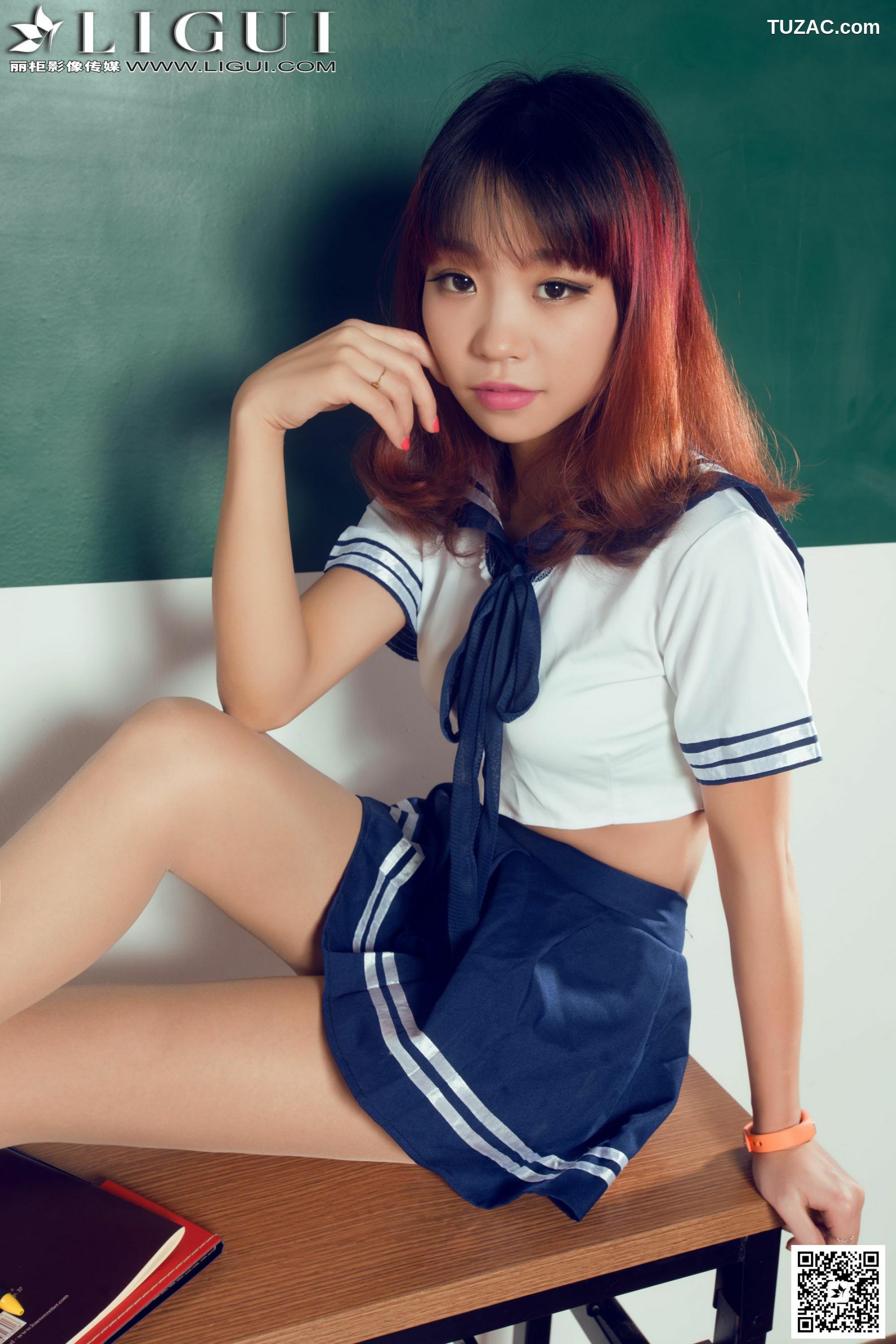 丽柜_Model Liya《教室里的水手服校花》上下全集 美腿玉足写真图片[76P]
