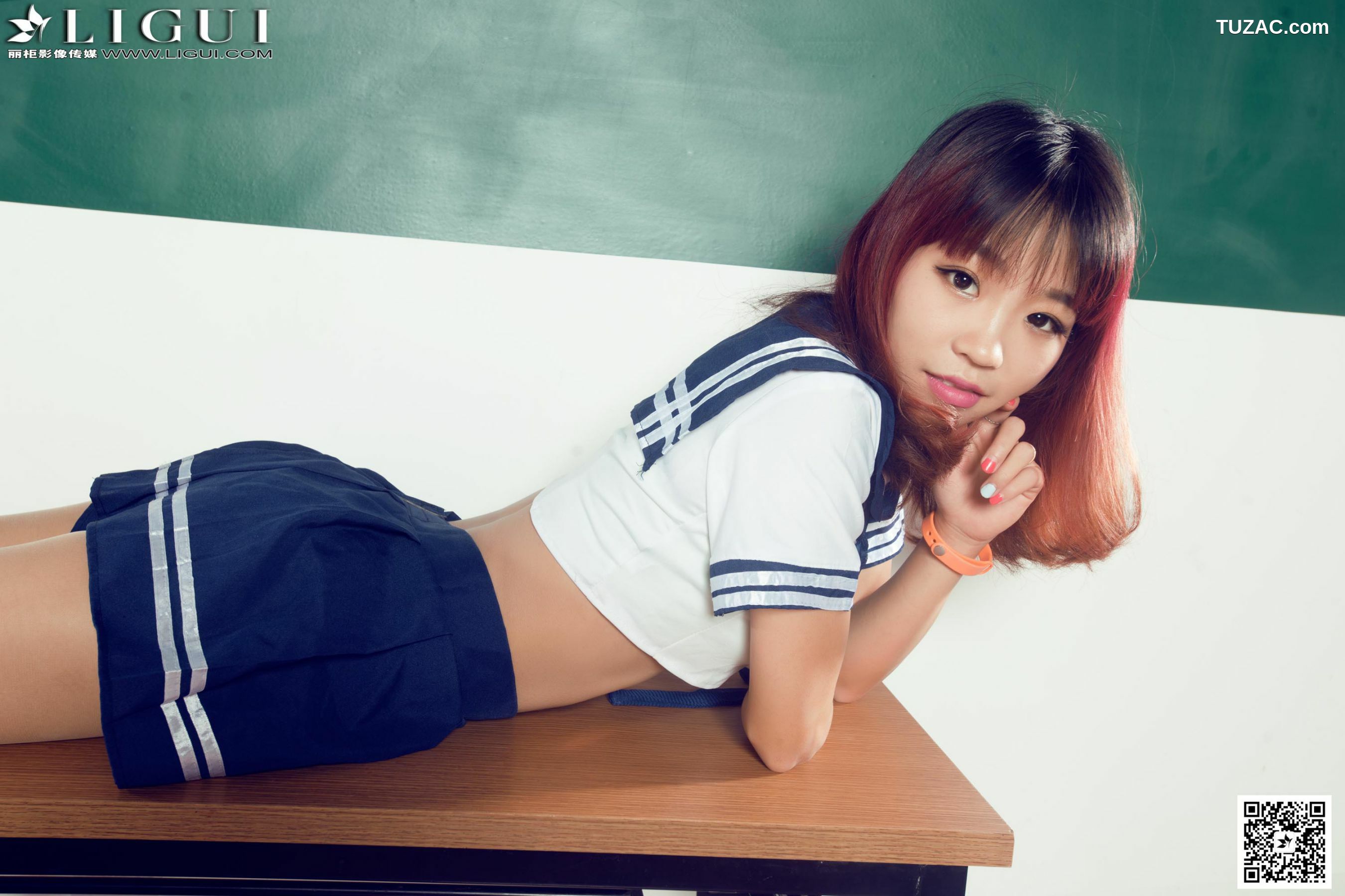 丽柜_Model Liya《教室里的水手服校花》上下全集 美腿玉足写真图片[76P]