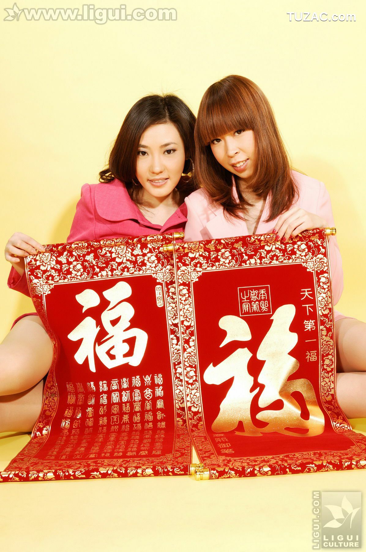 丽柜_Model VicKy、CoCo《新年丝足特辑》 美腿玉足写真图片[31P]