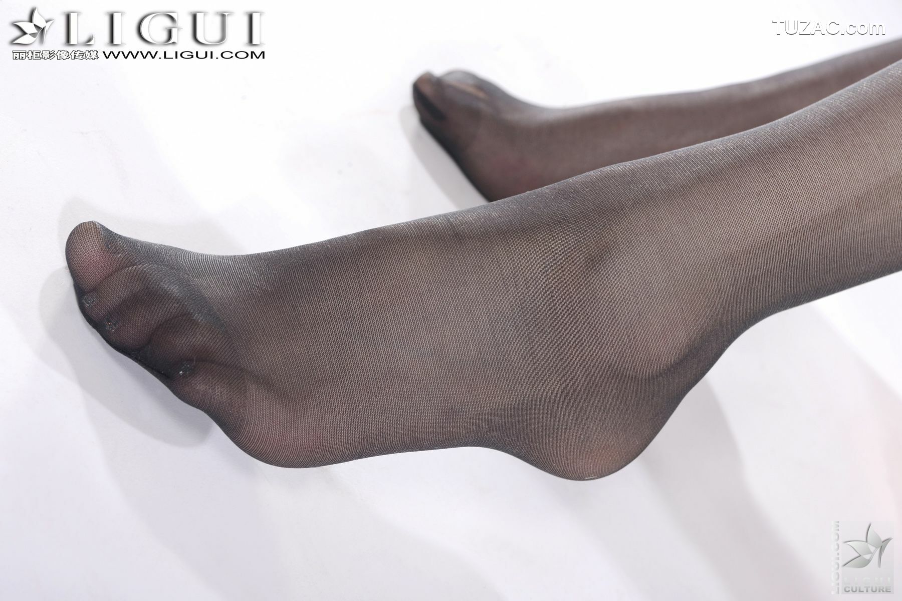 丽柜_Model Vicky《豹纹黑丝的诱惑》 美腿玉足写真图片[60P]