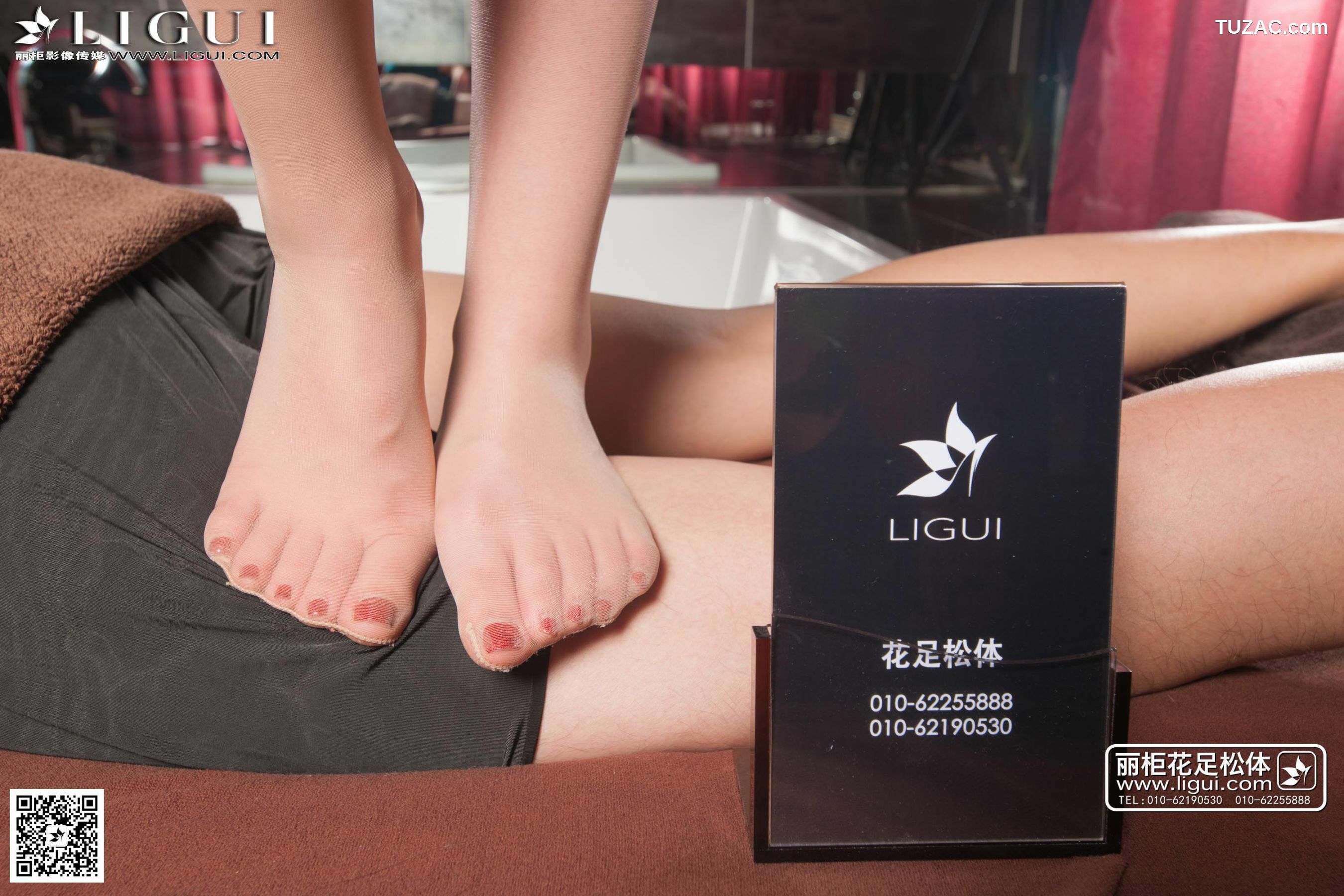 丽柜_Model YOYO《丝足按摩》 美腿玉足写真图片[47P]